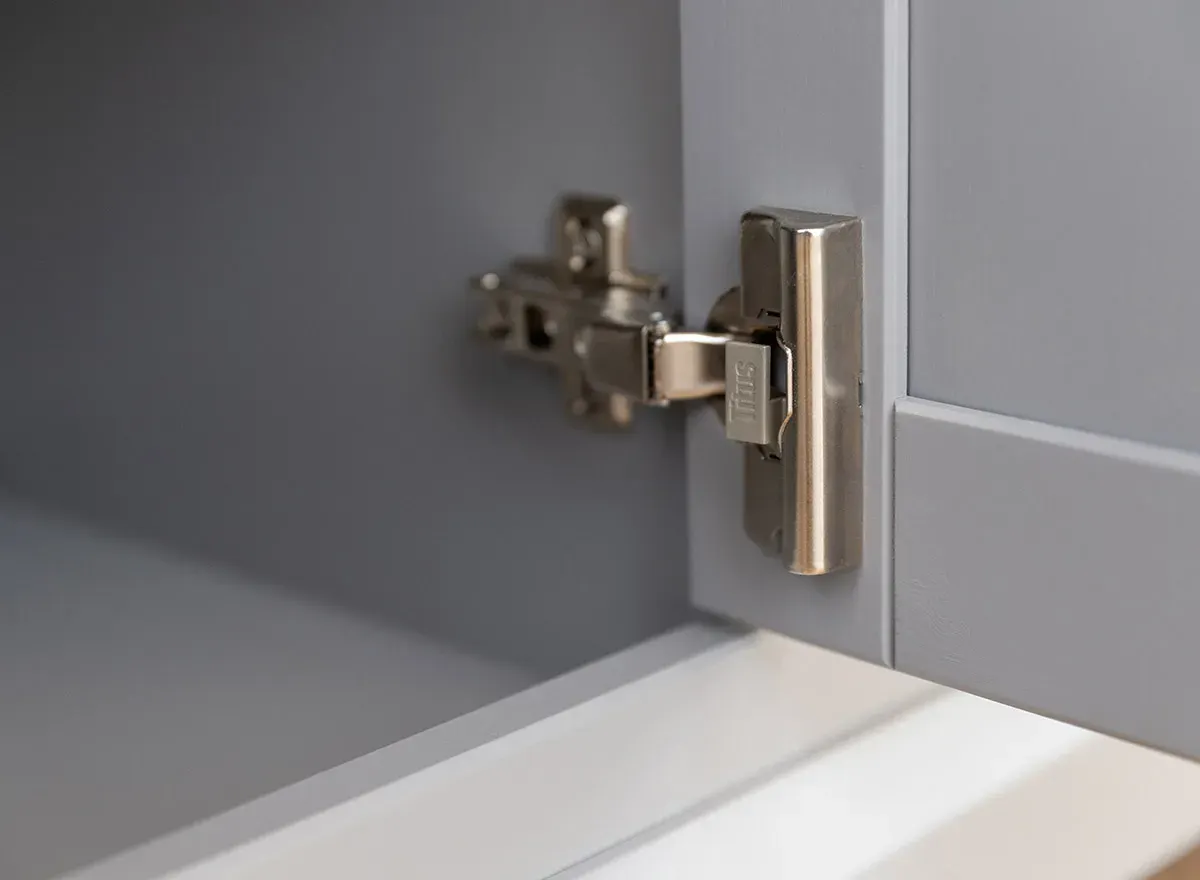 Witryna drewniana niska 1-drzwiowa z 2 szufladami MARONE ELITE popielaty - PLMEL04/S