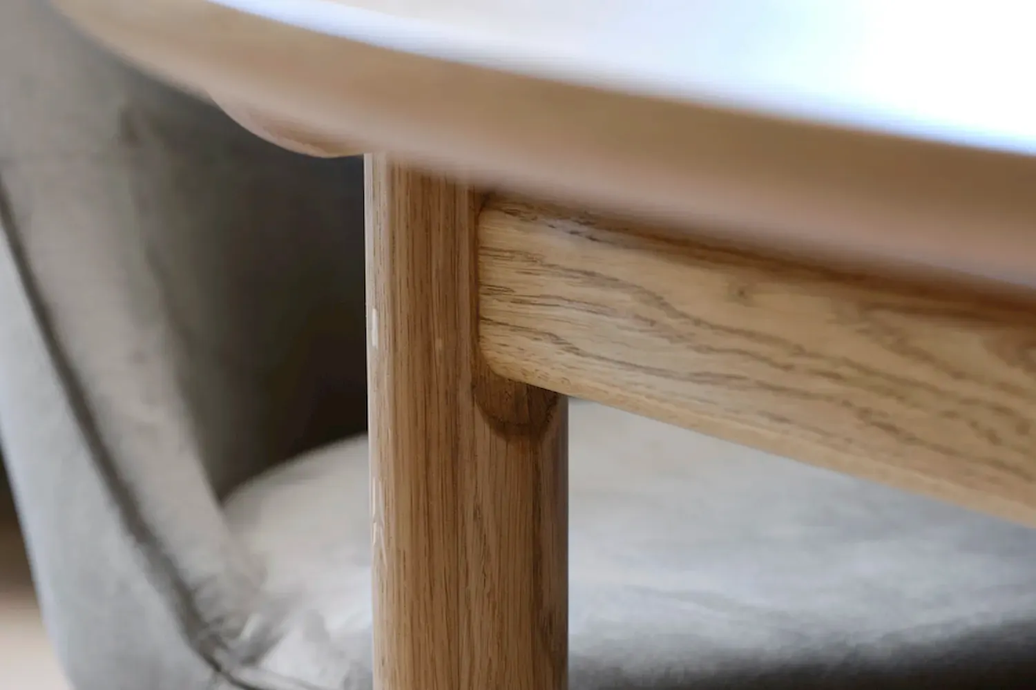 Stół okrągły CARNO Ø120 cm - dąb naturalny - UN_45990200