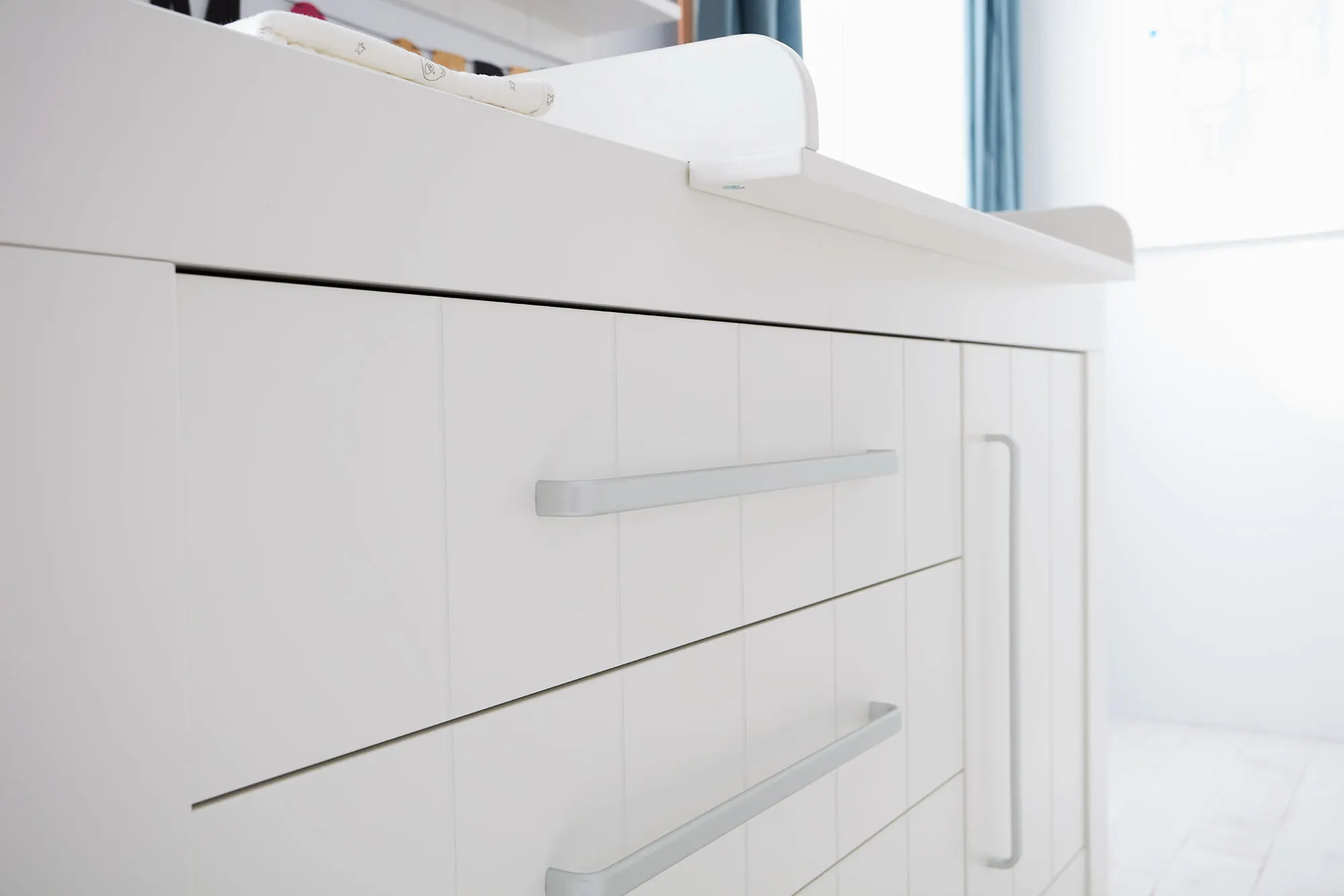 Komoda 1-drzwiowa z szufladami CALMO 156 cm biała - PIN_021-024-110