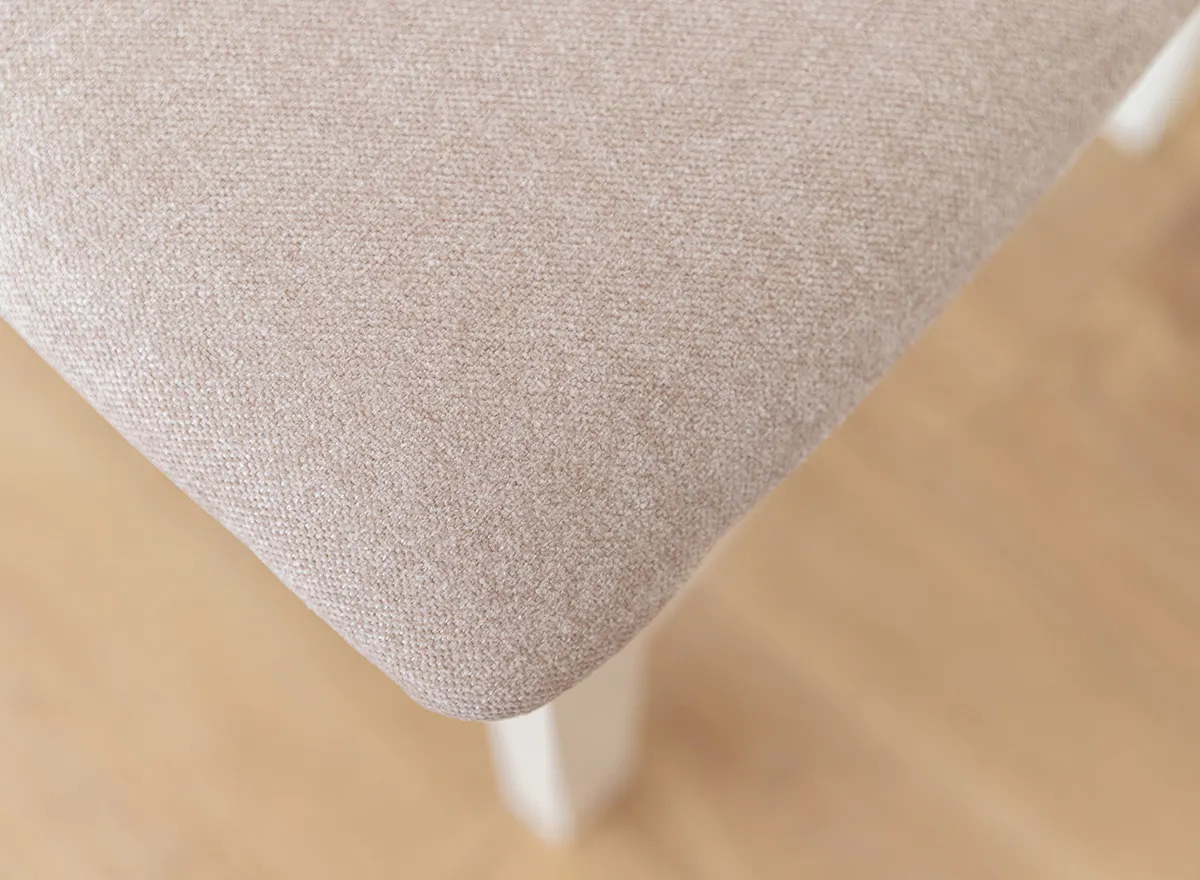 Krzesło BELLUNO ELEGANTE 10 z beżowym siedziskiem materiałowym - białe (STORM 06) - DRMKT10/S06