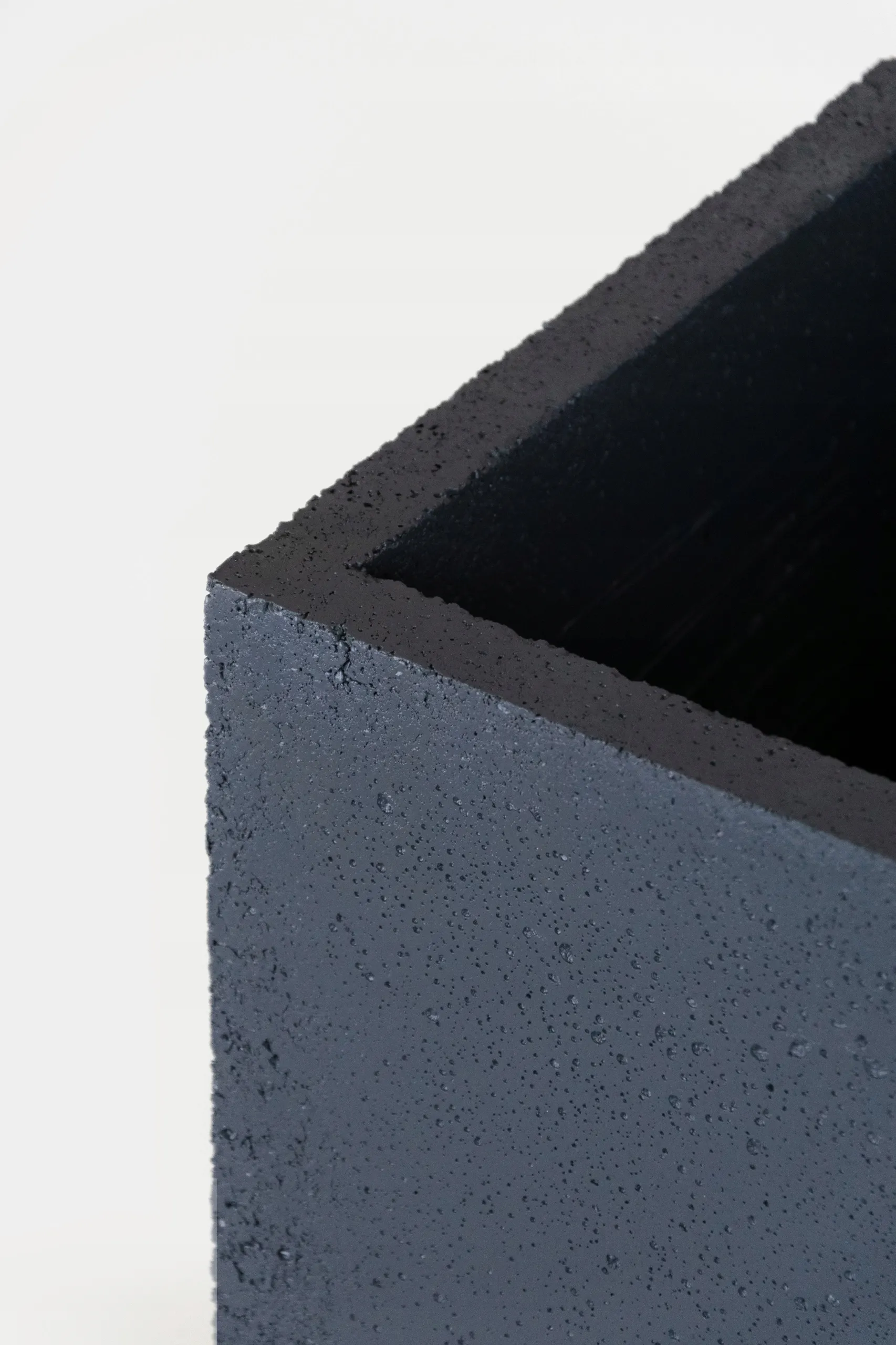 DONICZKA zewnętrzna betonowa SEVRAN 30x30x70 cm antracyt - LD_TZ000550