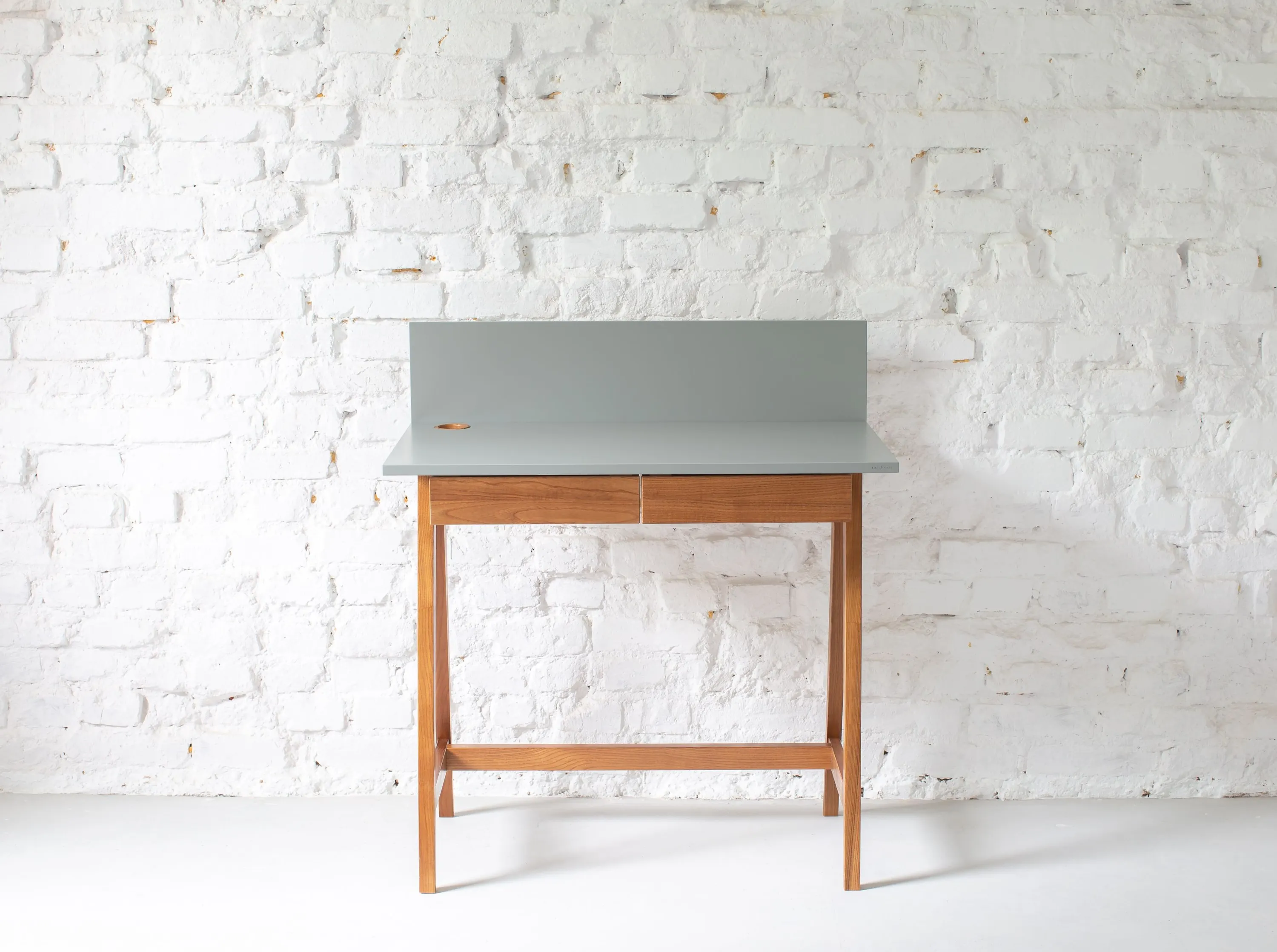 Biurko z szufladami i panelem LUKA 85x50 czarne/jesionowe nogi - RGB_WDLUK2_BLK_DRAW