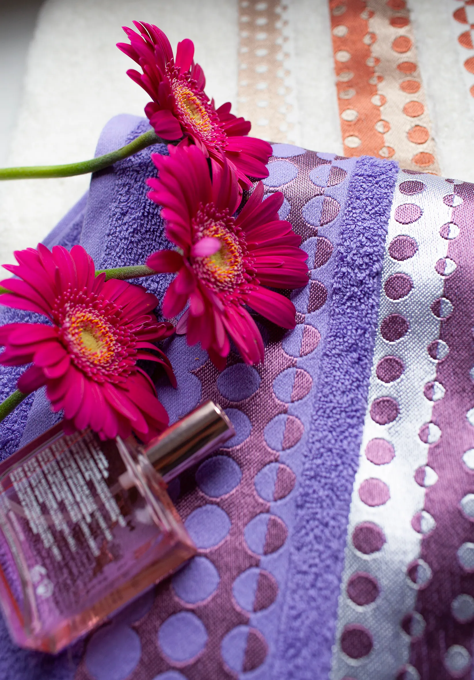 Ręcznik SILVER 70X140 żakardowy z haftem fioletowy - FARO_8516