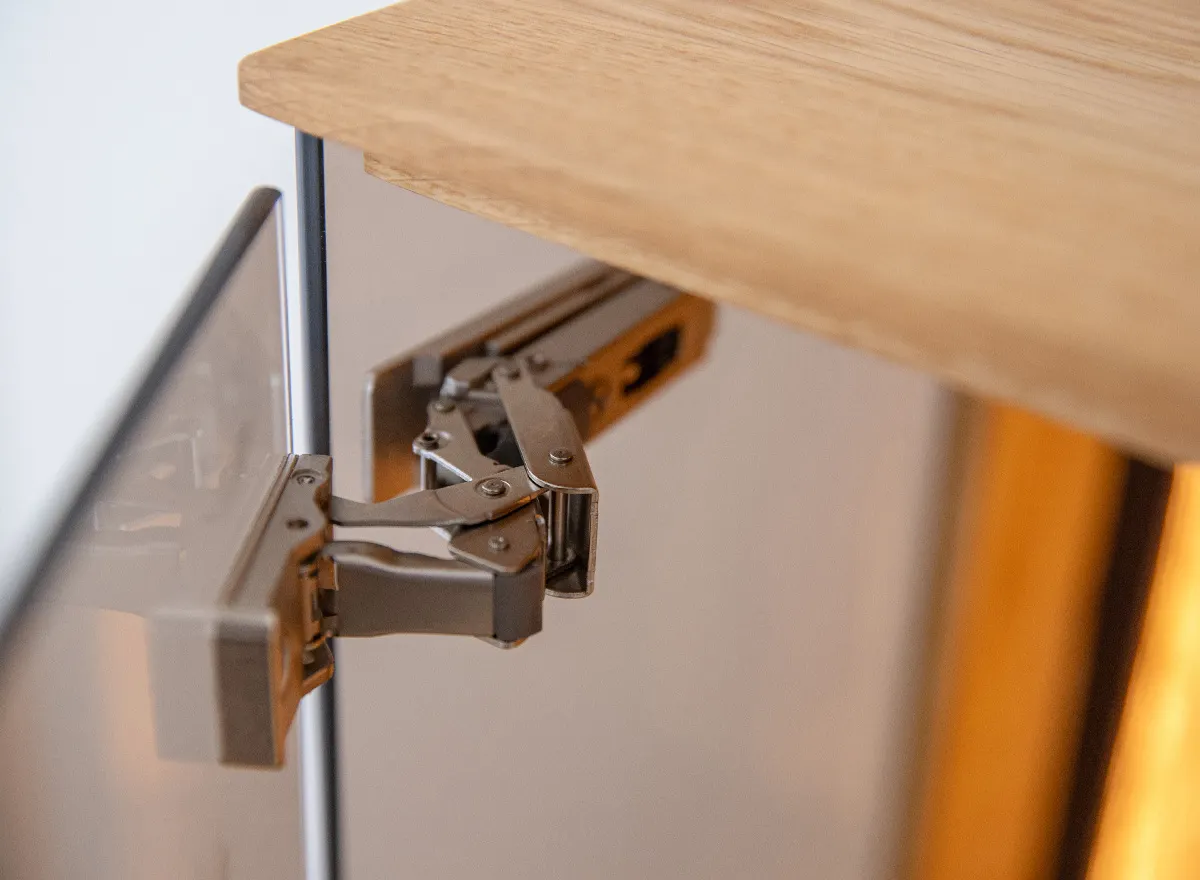 Witryna niska szklana dębowa COLLODI z oświetleniem - dąb olejowany - ZICOL13