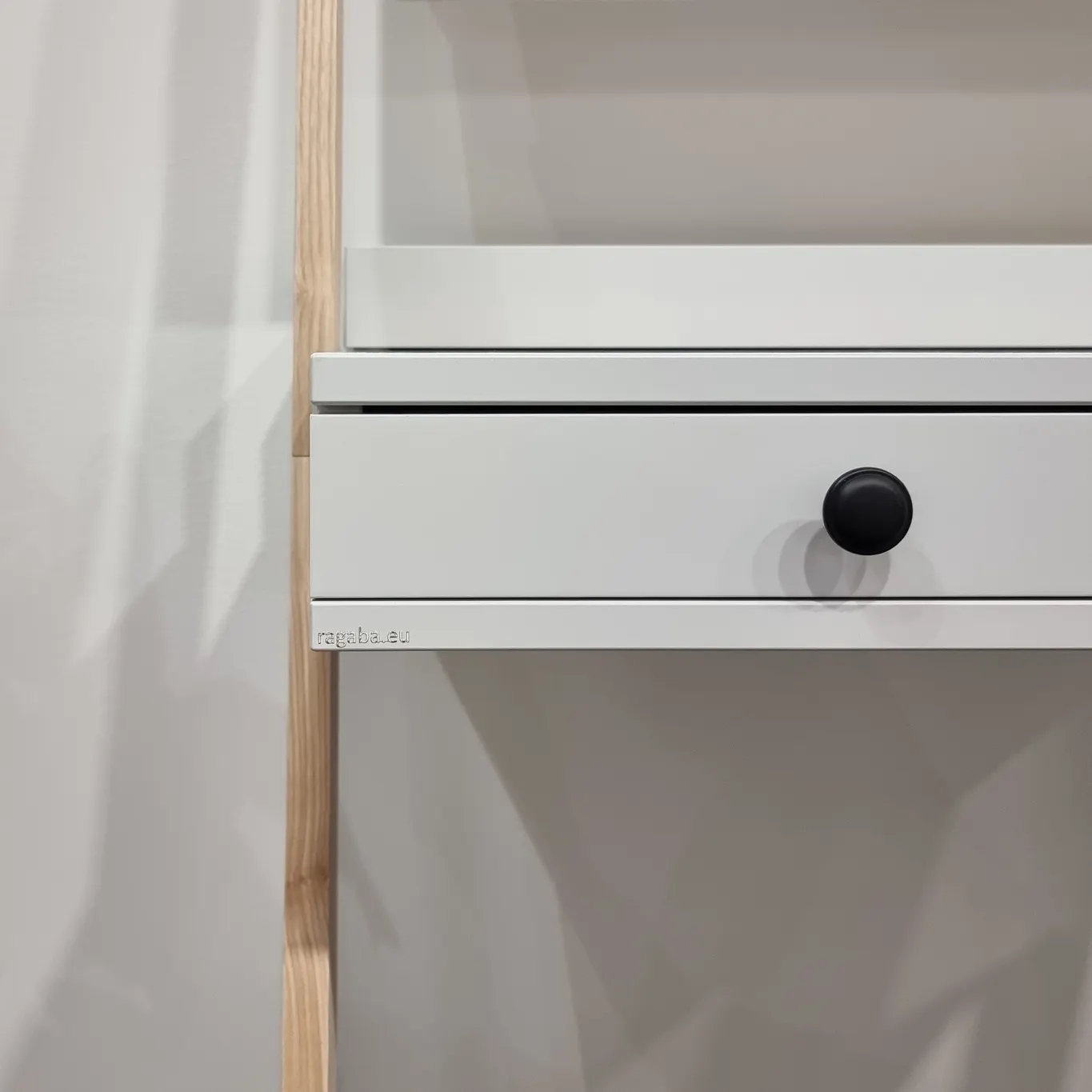 Biurko pionowe z szufladami i półkami LENO 79x183 jasnoszary blat/jesionowe nogi - RAGABALSD18