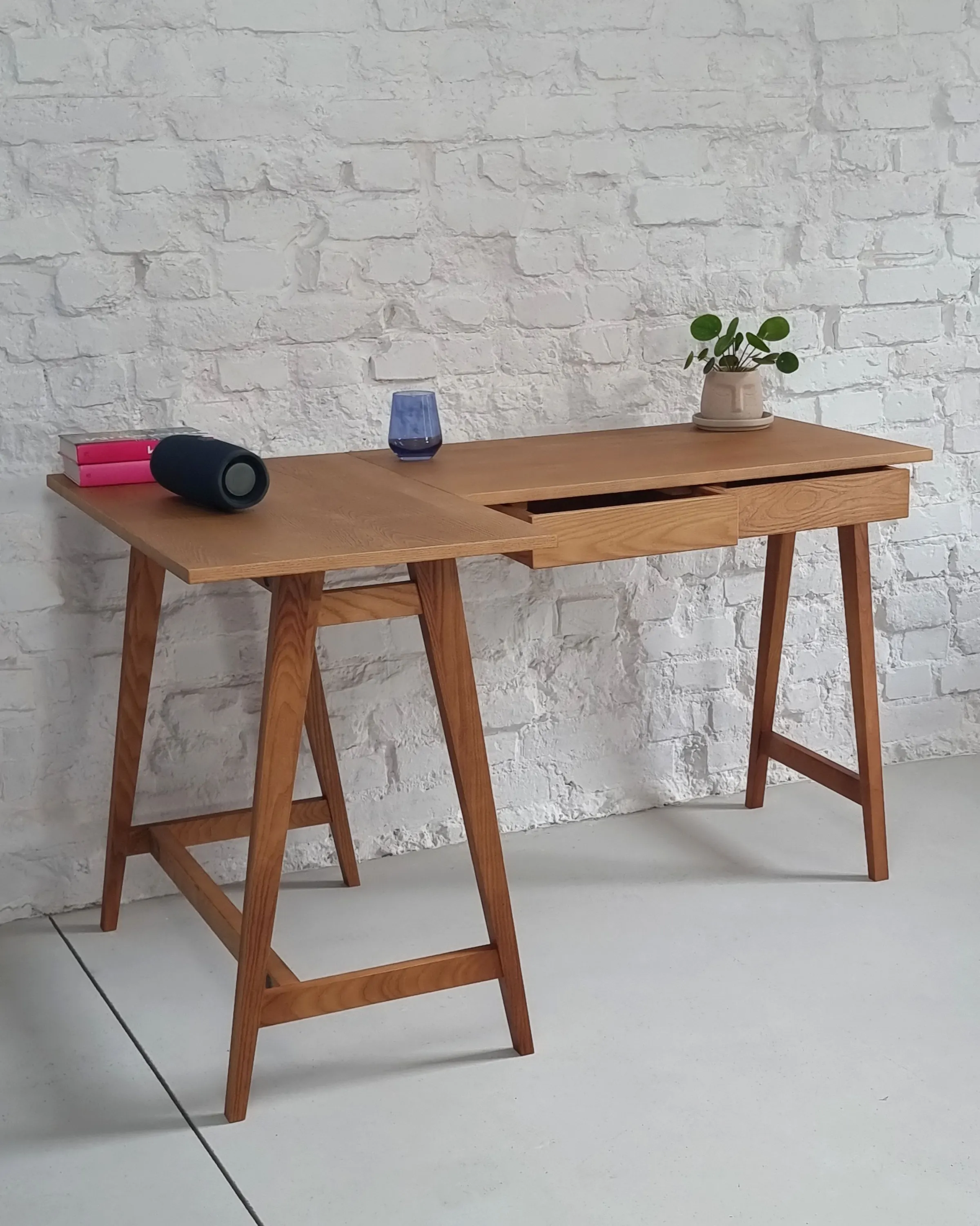 Biurko narożne z szufladami LUKA lewostronne 135x86 kolor dąb - NRGB_CDLUK2OAK_L