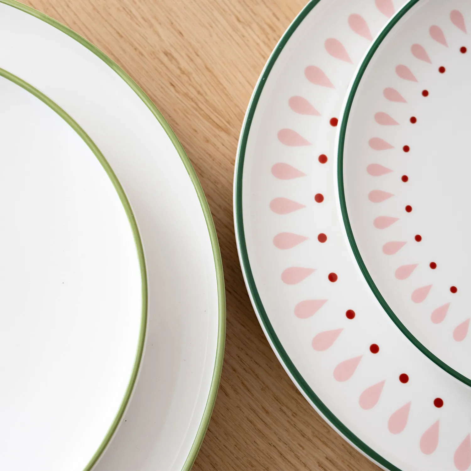 talerz, seriwne, kolor zielony, dekor wzór, płytka ceramiczna