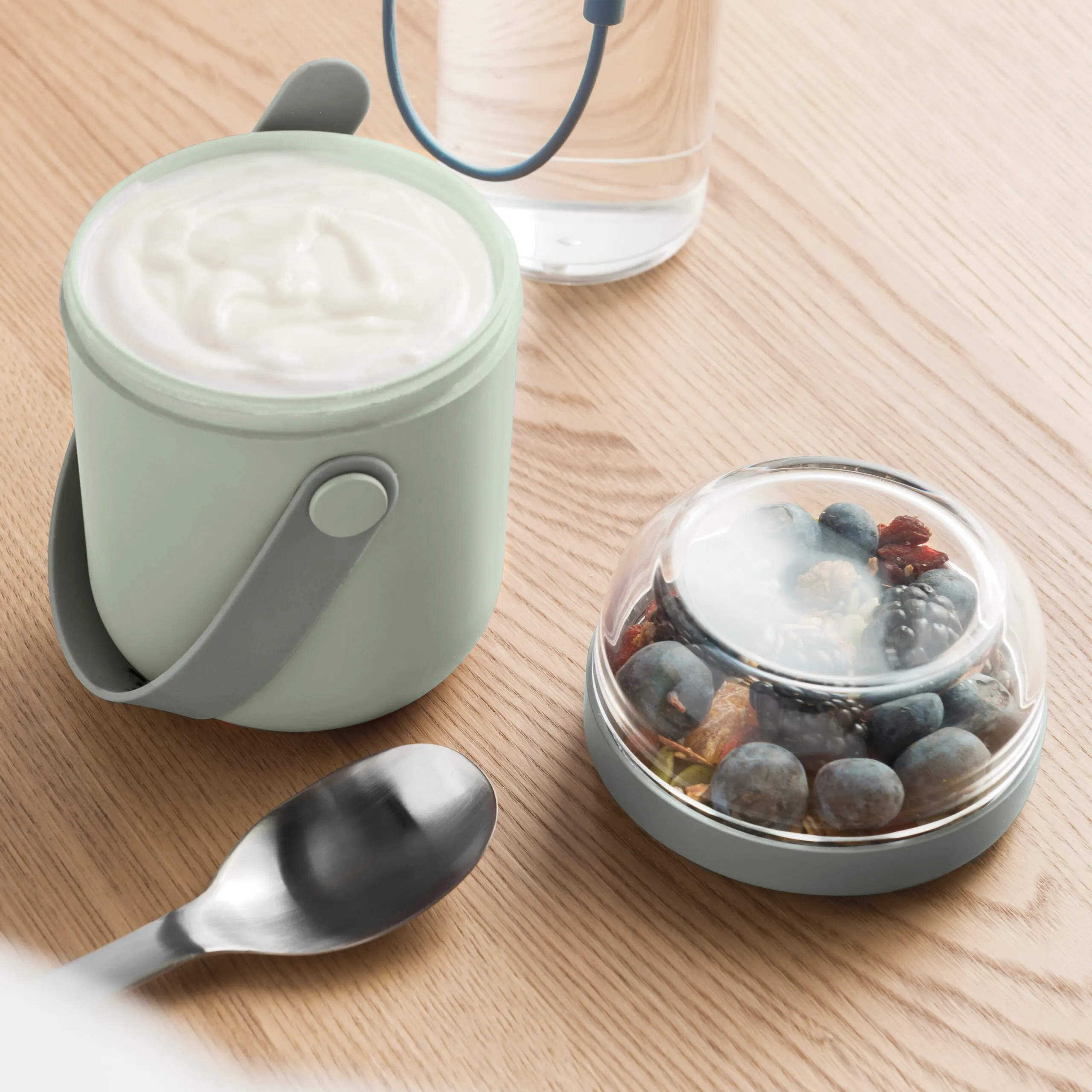 image misa do jogurtu, pojemnik na przekąski, szaro-zielony, odkrywany wieczko, kieszonka na kapsel