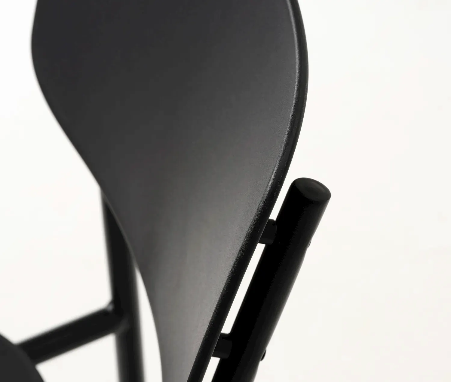 Krzesło metalowe KIRKLAND - czarne - UN_54310000