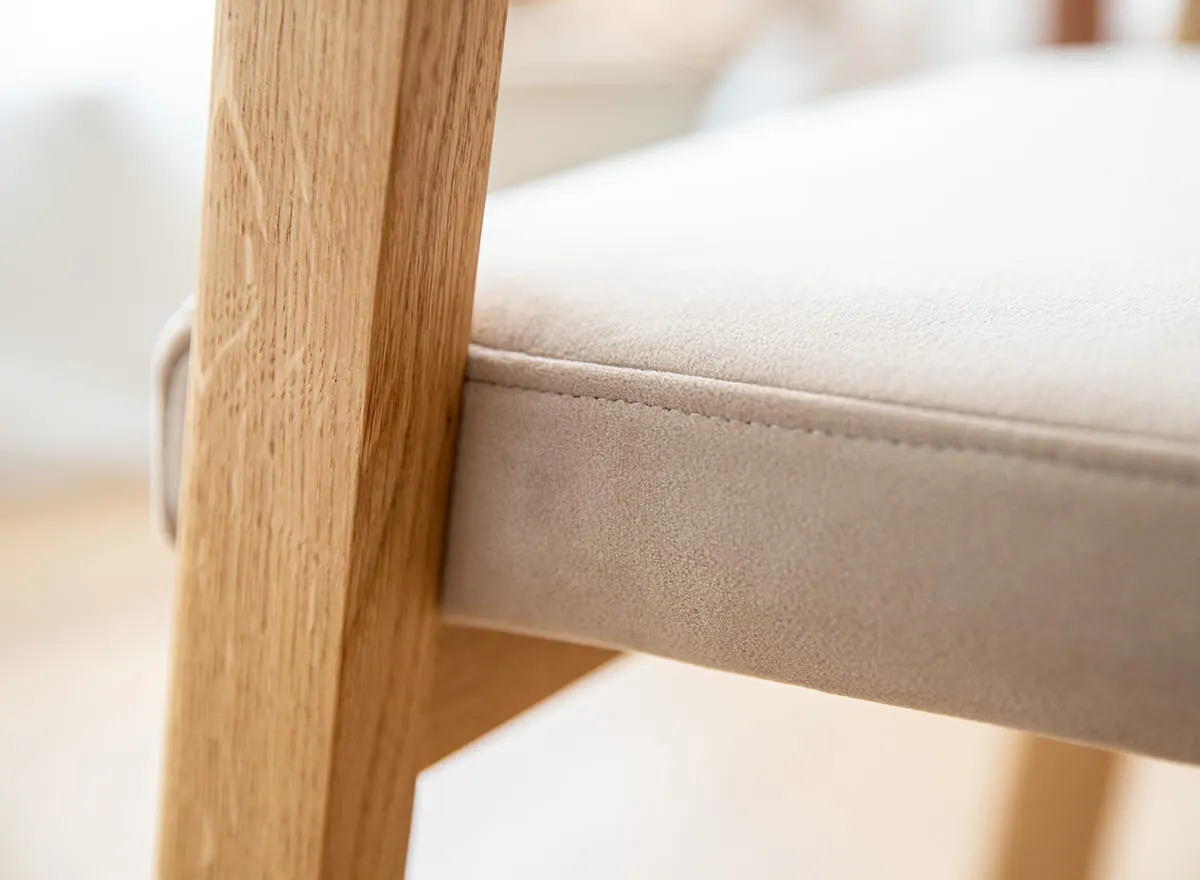 Krzesło tapicerowane AVELINA beżowe z drewnianymi nogami 9611 FORIO- beżowe - FOR9611AV