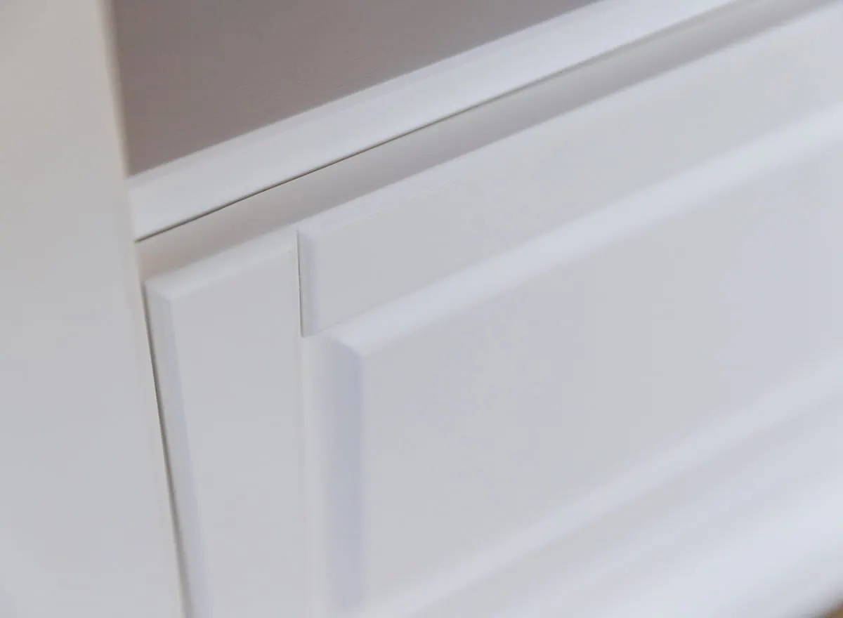 Szafka RTV mała MARONE ELITE z 2 szufladami - biały, złocisty - PLMEL09