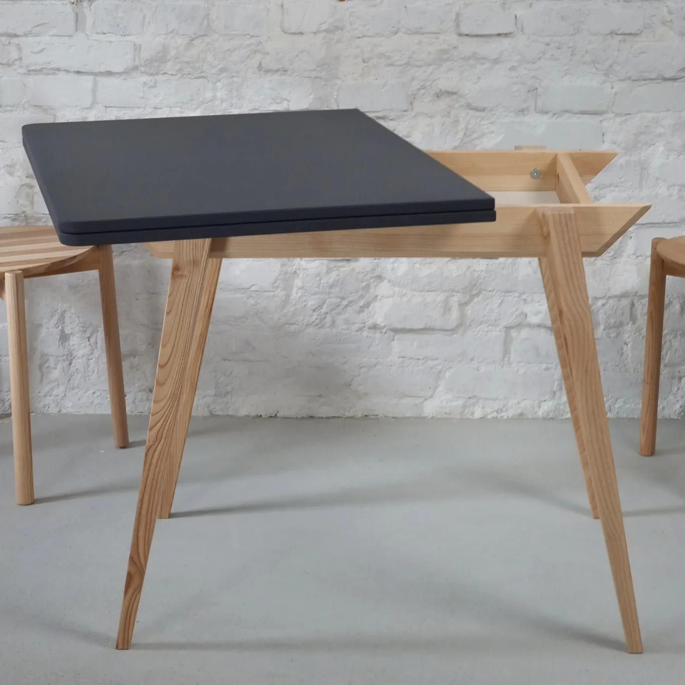 Stół rozkładany ENVELOPE 65x90-130cm grafitowy orzech - NRAGABATE_E3_WAL