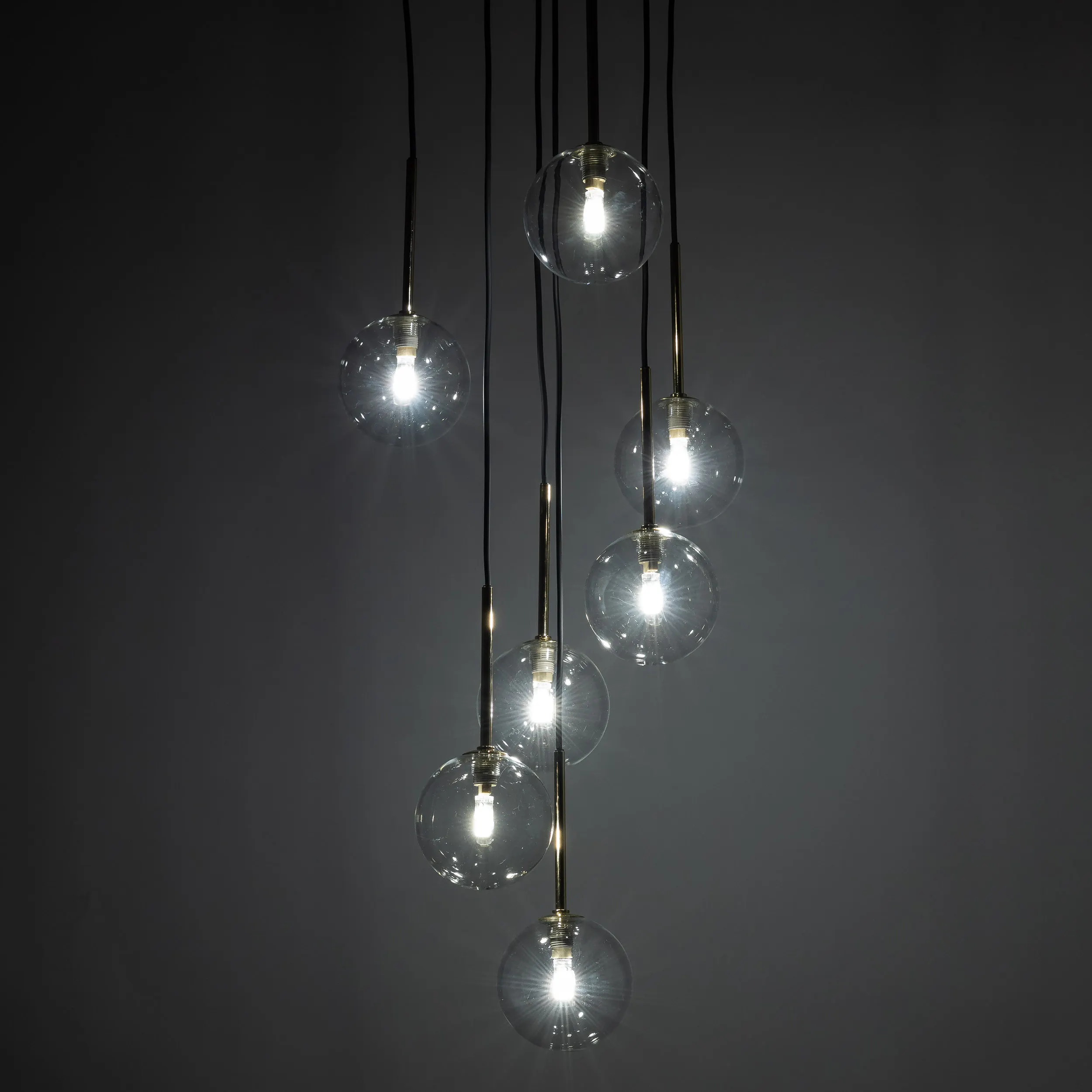 Lampa wisząca NILOS czarna ze złotymi elementami i okrągłymi kloszami 97x35cm - TK_5362