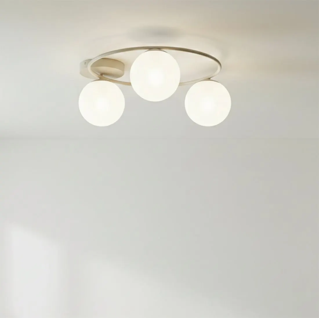 image lampa sufitowa, kula, trzy kule, biała, okrągła