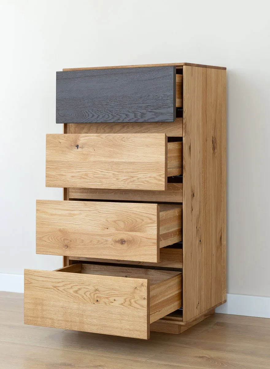 Komoda dębowa z 4 szufladami SORA Dębowy Sen dąb olejowany grafit - ZIKOM3_F_4