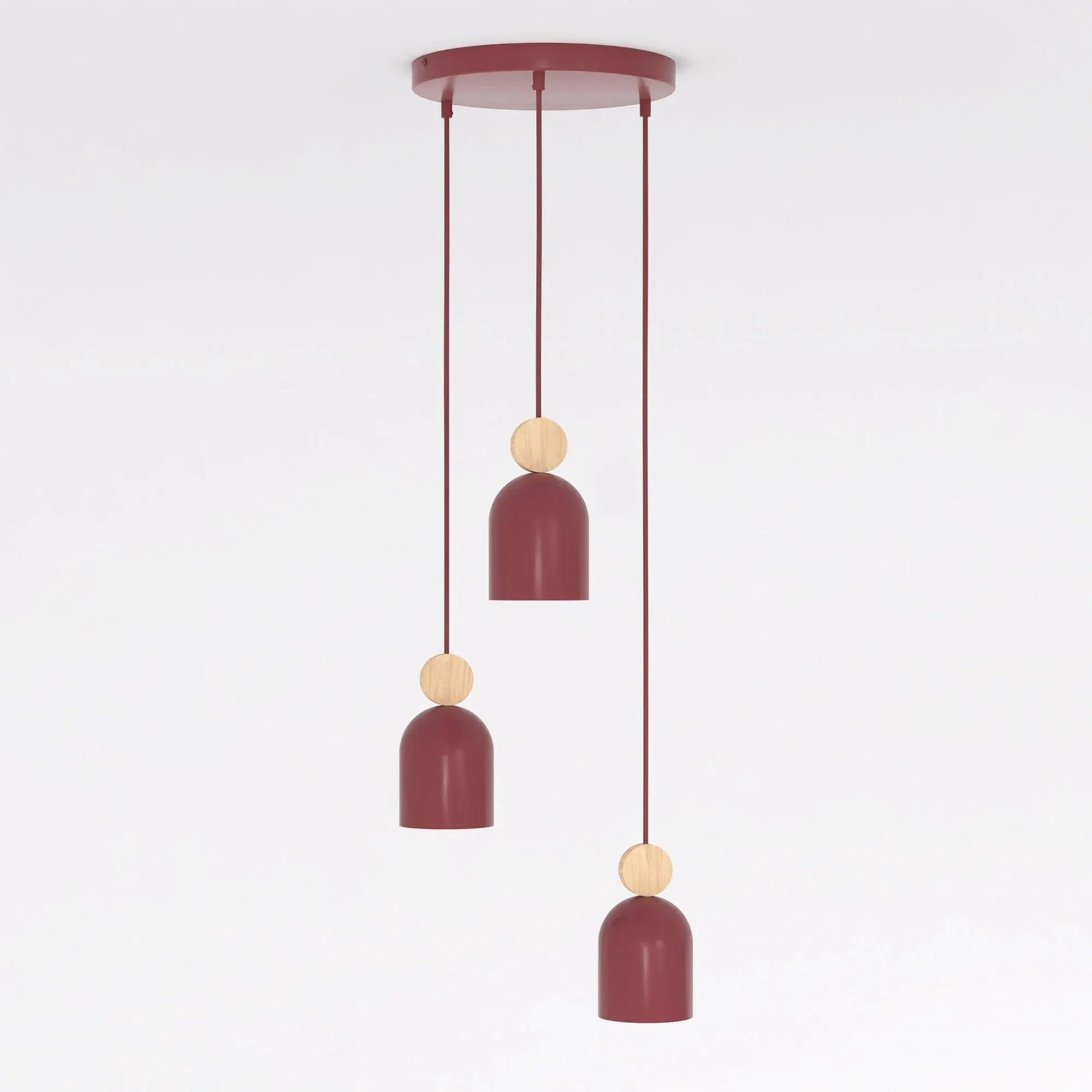 lampa wisząca, kinkiet, korpus czerwony, drewniane elementy, trzy świeczniki