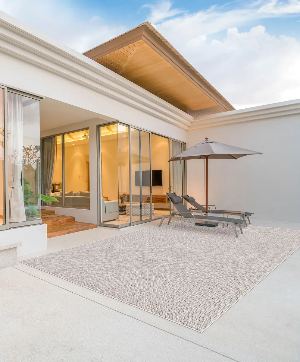 patio, outdoor, lounge chairs, parasol, dywan ogrodowy