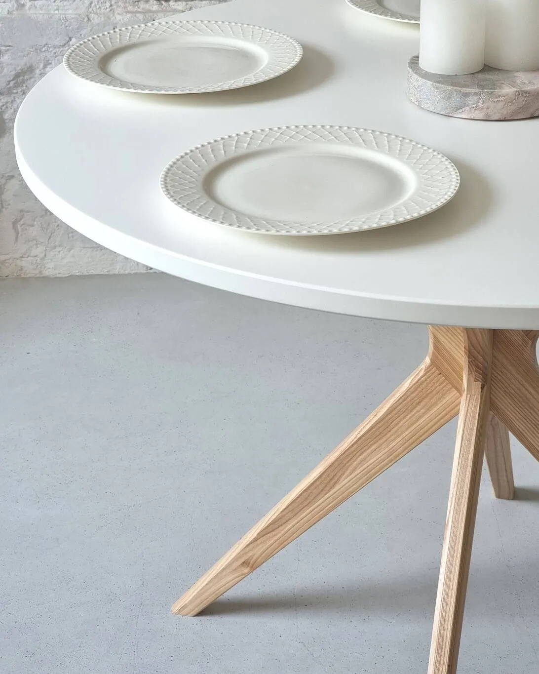 Stół okrągły JUBI BOLD 100cm biały naturalny - NRGBTJ100_1