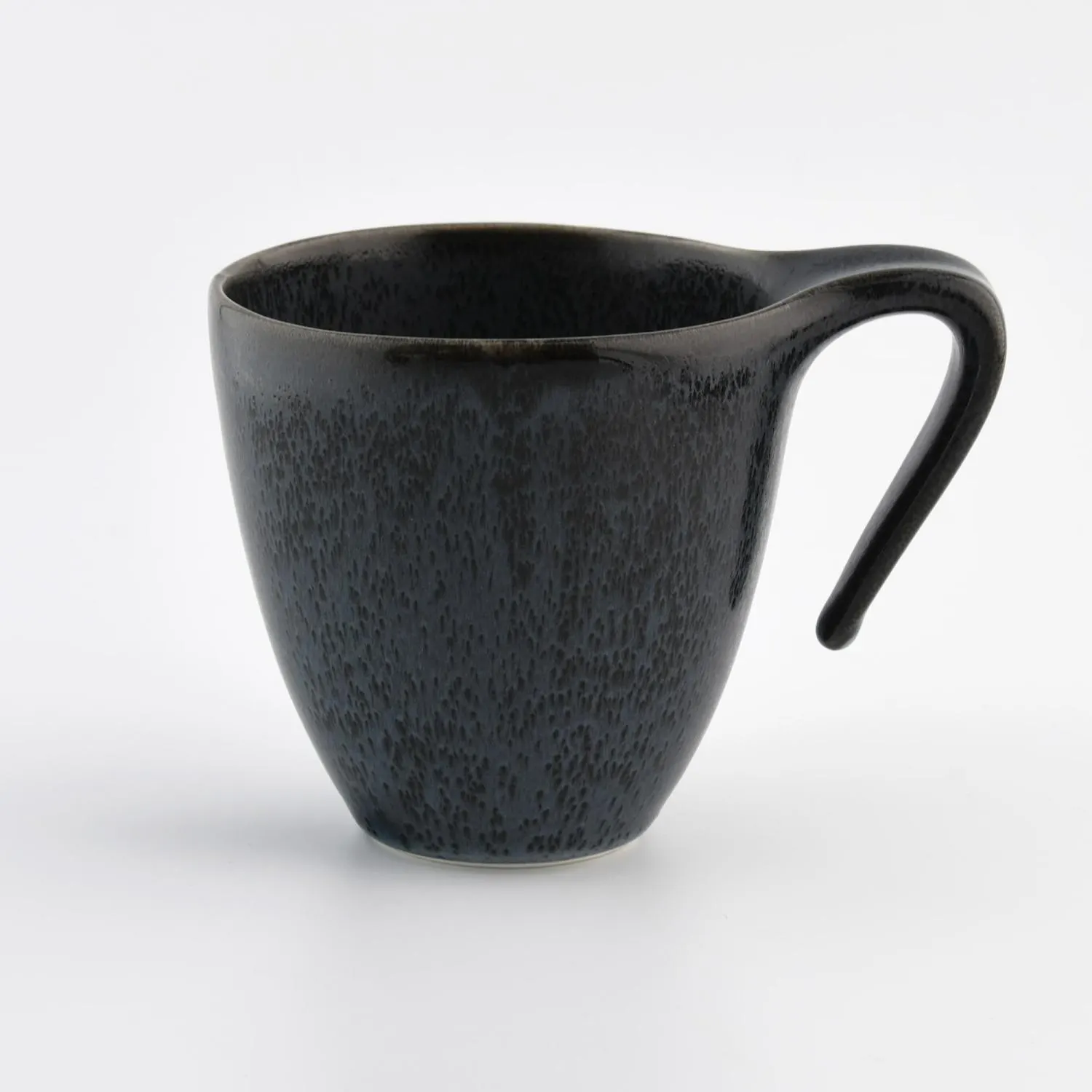 kubek, ceramiczny, czarny, paterka, uchwyt