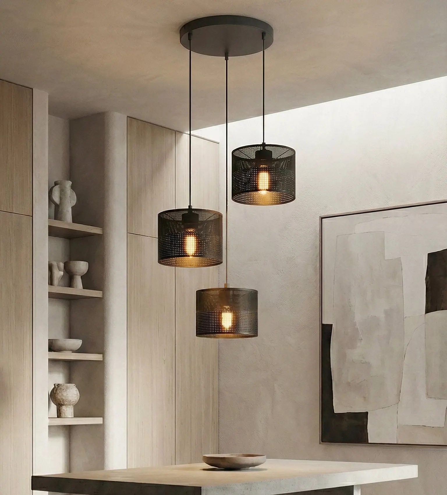 lampa wisząca, czarna metalowa, drewniane wnętrze, oświetlenie domowe, minimalistyczny design