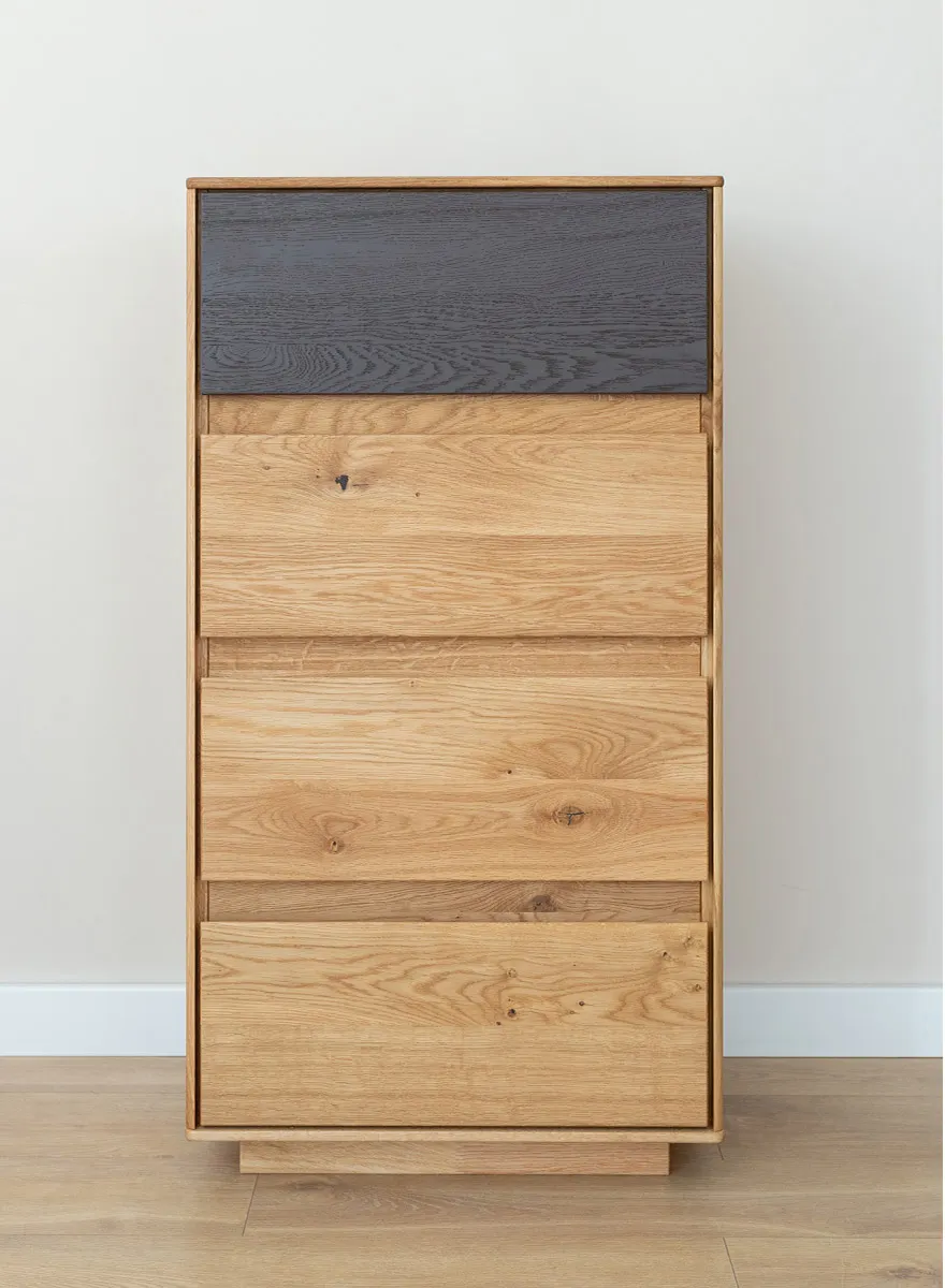 Komoda dębowa z 4 szufladami SORA Dębowy Sen dąb olejowany grafit - ZIKOM3_F_4