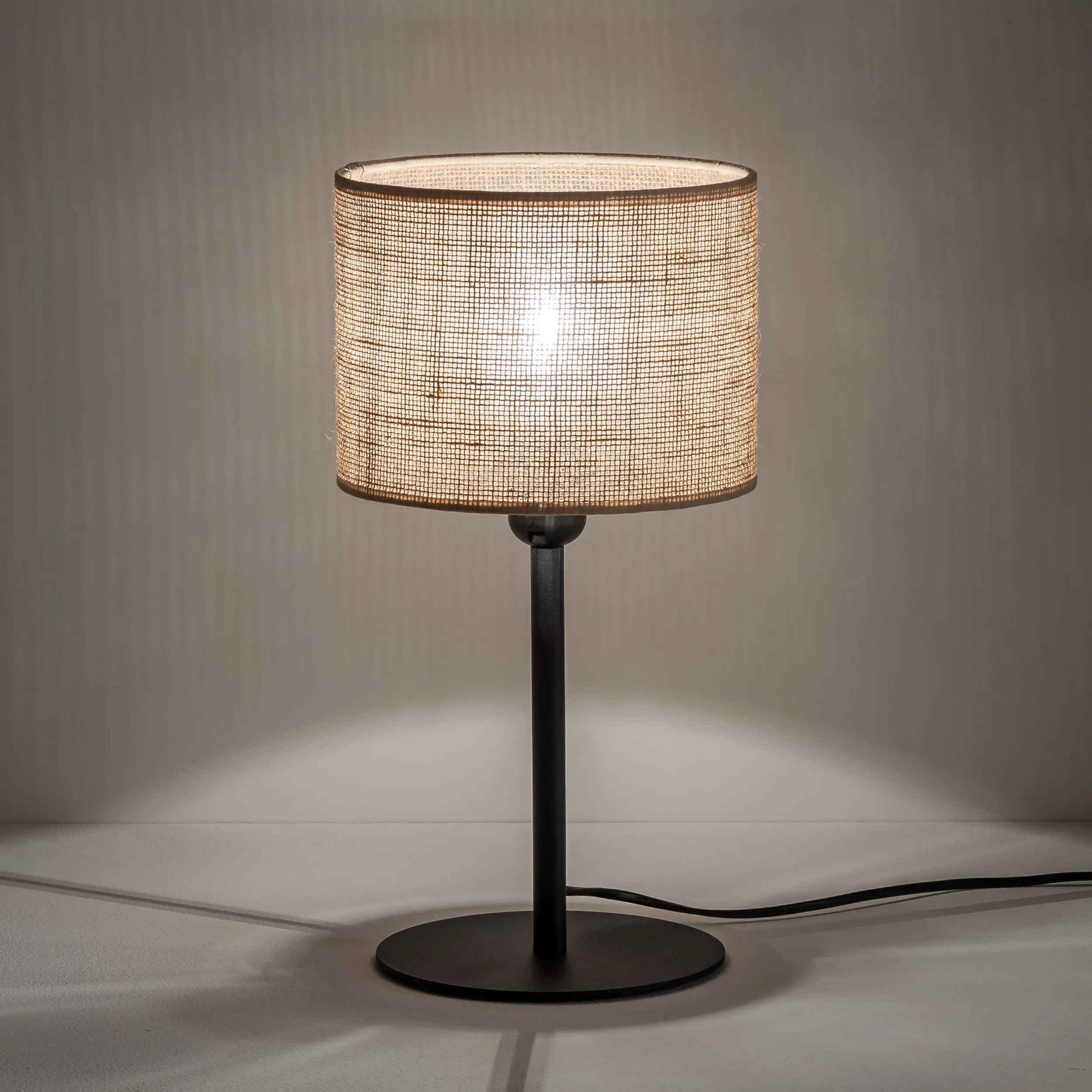 Lampka nocna JUTA czarna z brązowym abażurem okrągłym z tkaniny 39x22cm - TK_5552