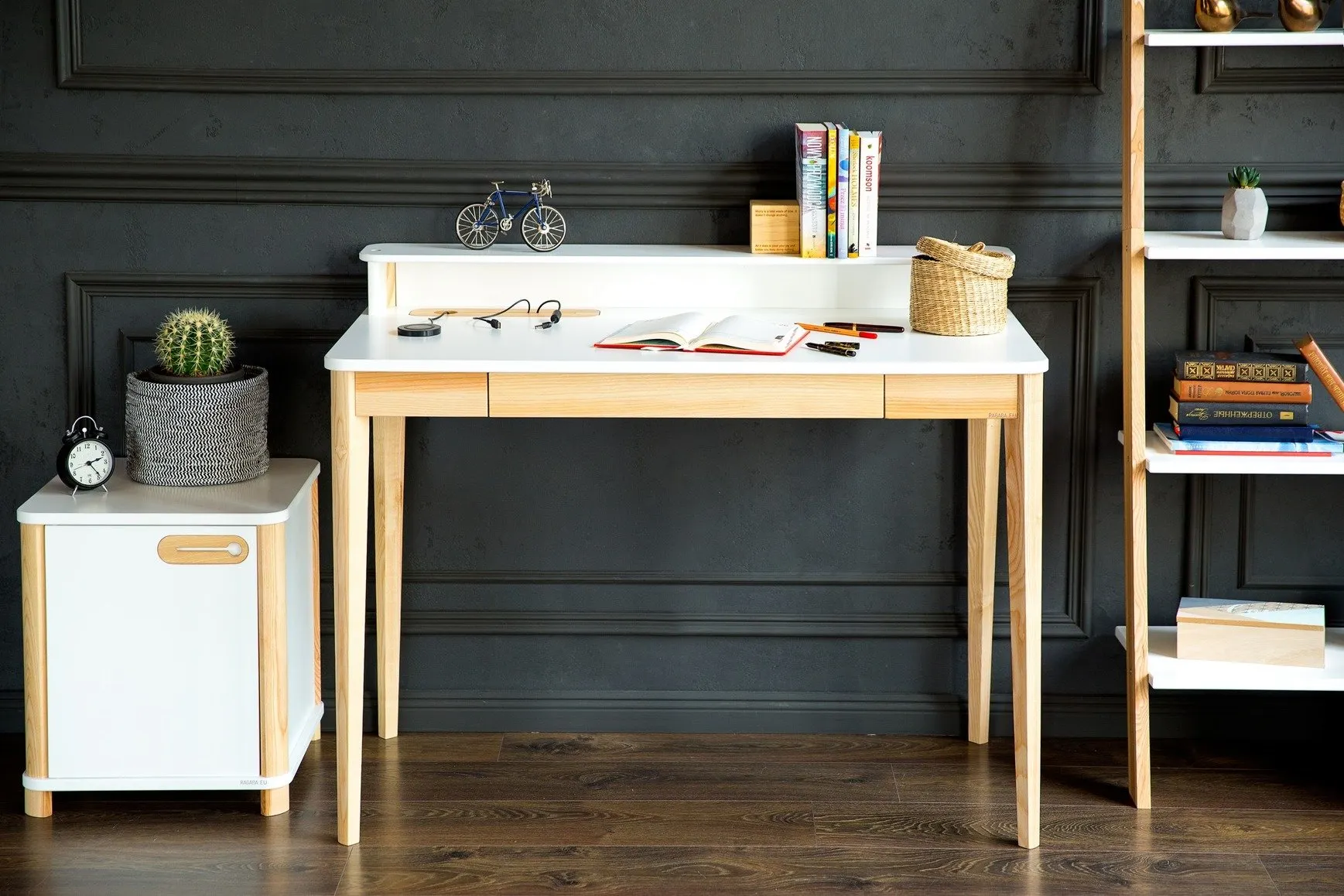 Biurko z nadstawką i szufladą ASHME 110x56 grafitowy blat/jesionowe nogi - RAGABAWDA3