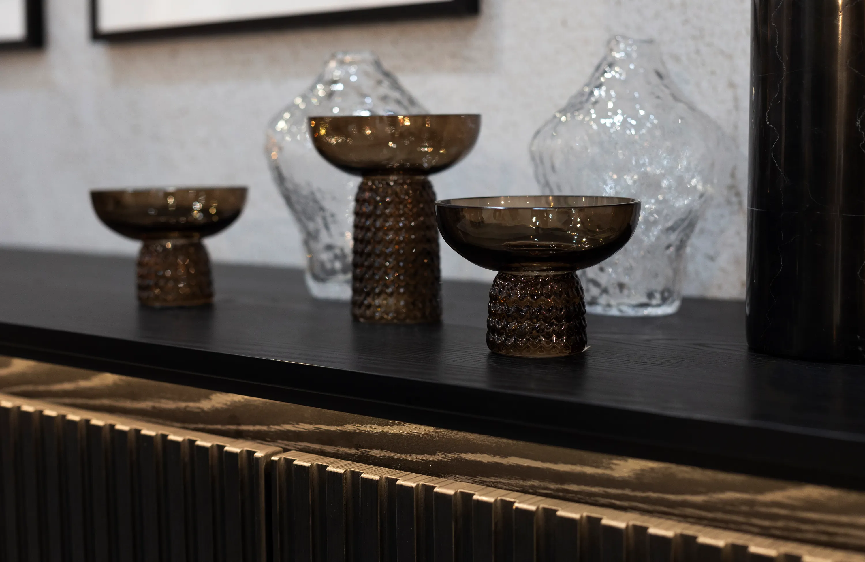 Szafka RTV z oświetleniem TREND TR-06 4D 192cm czarna - TR6C-V2