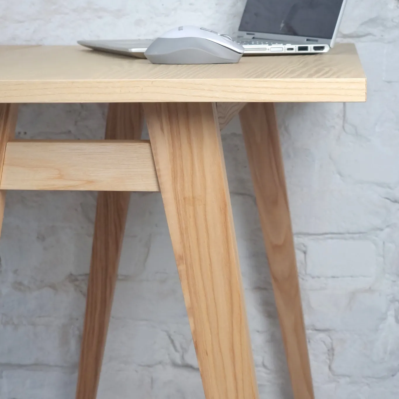 Biurko narożne z szufladami LUKA prawostronne 135x86 jesion naturalny - NRGB_CDLUK2WOOD_P