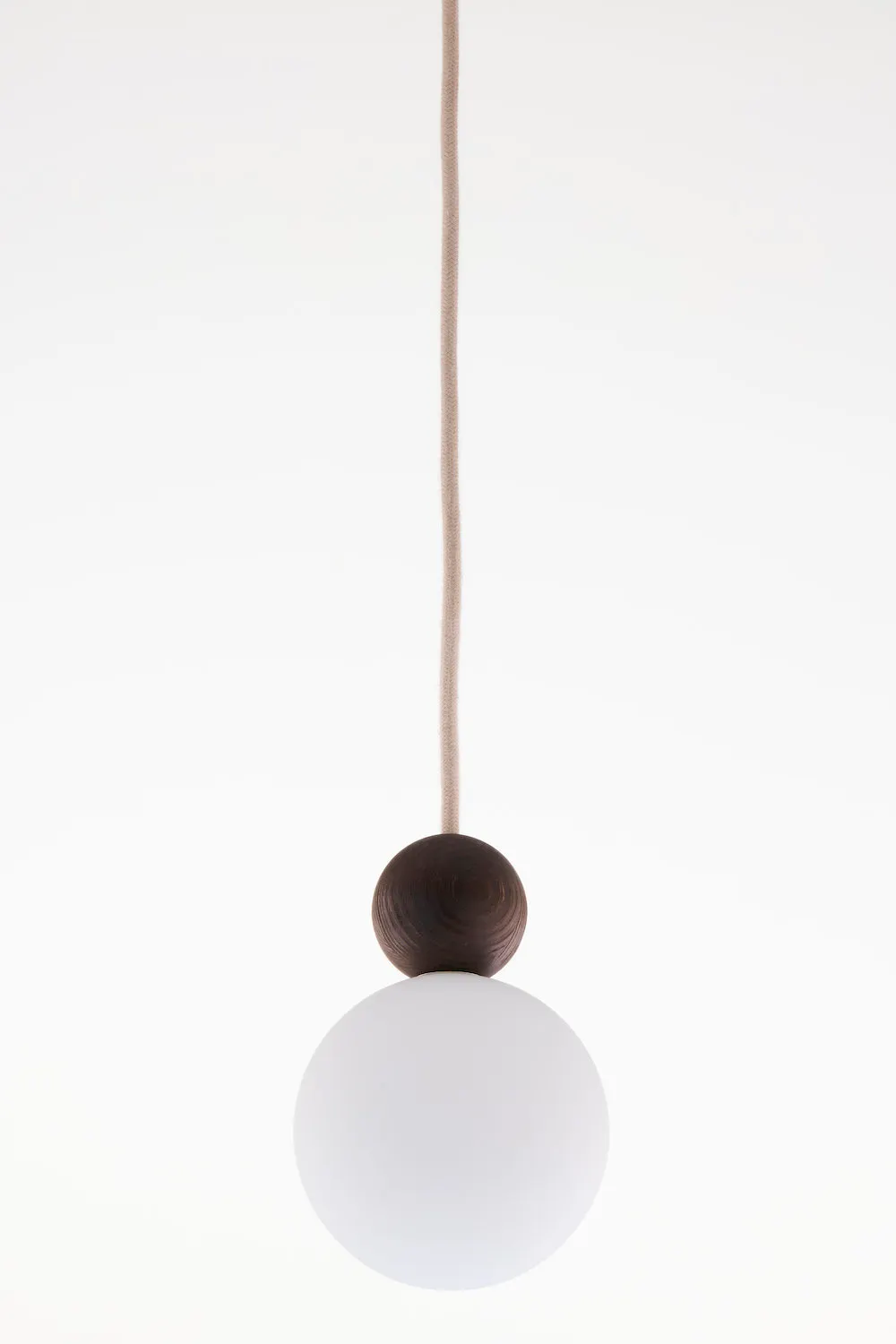 image lampa wisząca, kula, baldowa kula, kabela tekstylna, minimalistyczny design