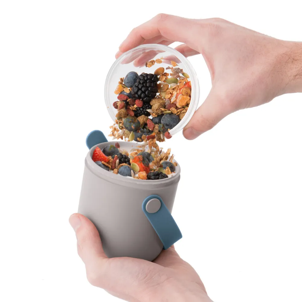 granola, miska, owoce, jagody, młynek