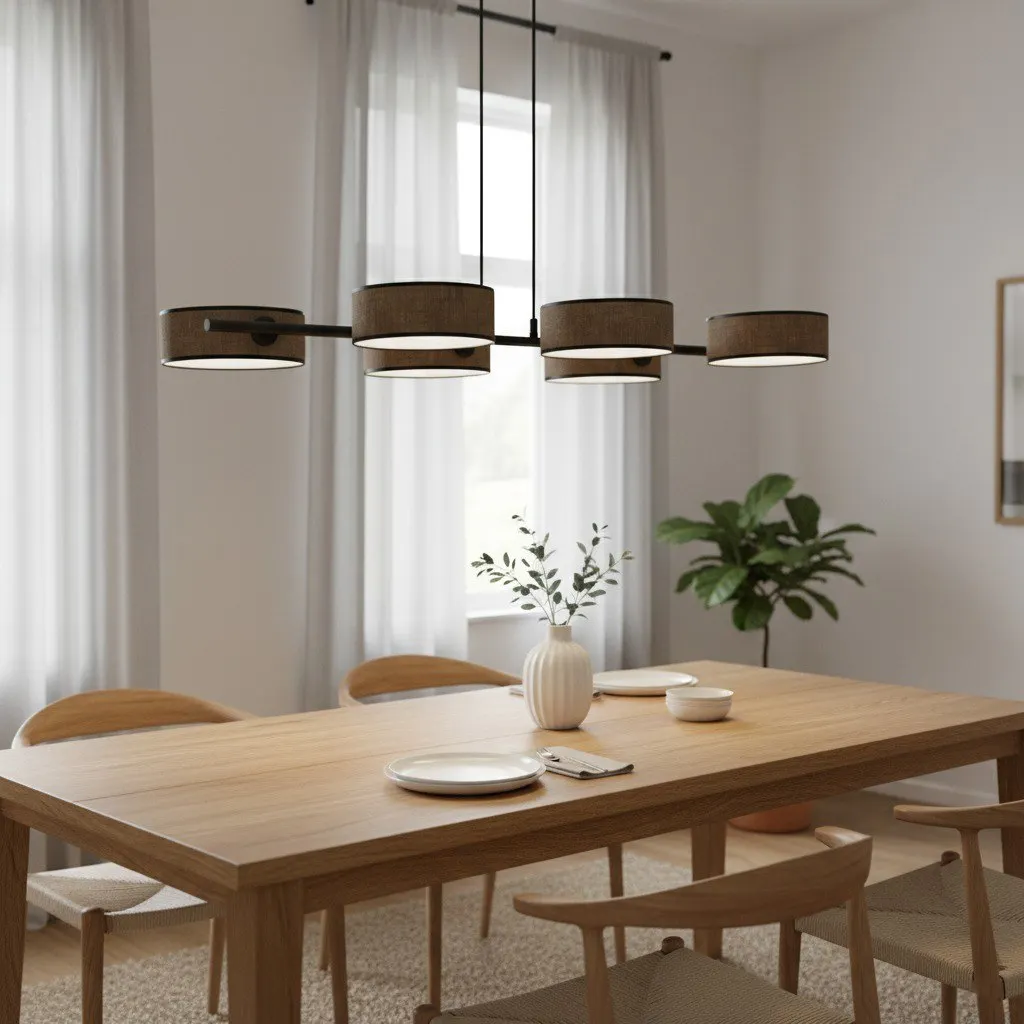 drewniany stół, jadalnia, lampa sufitowa, rośliny doniczkowe, elegancki minimalistyczny wnętrze