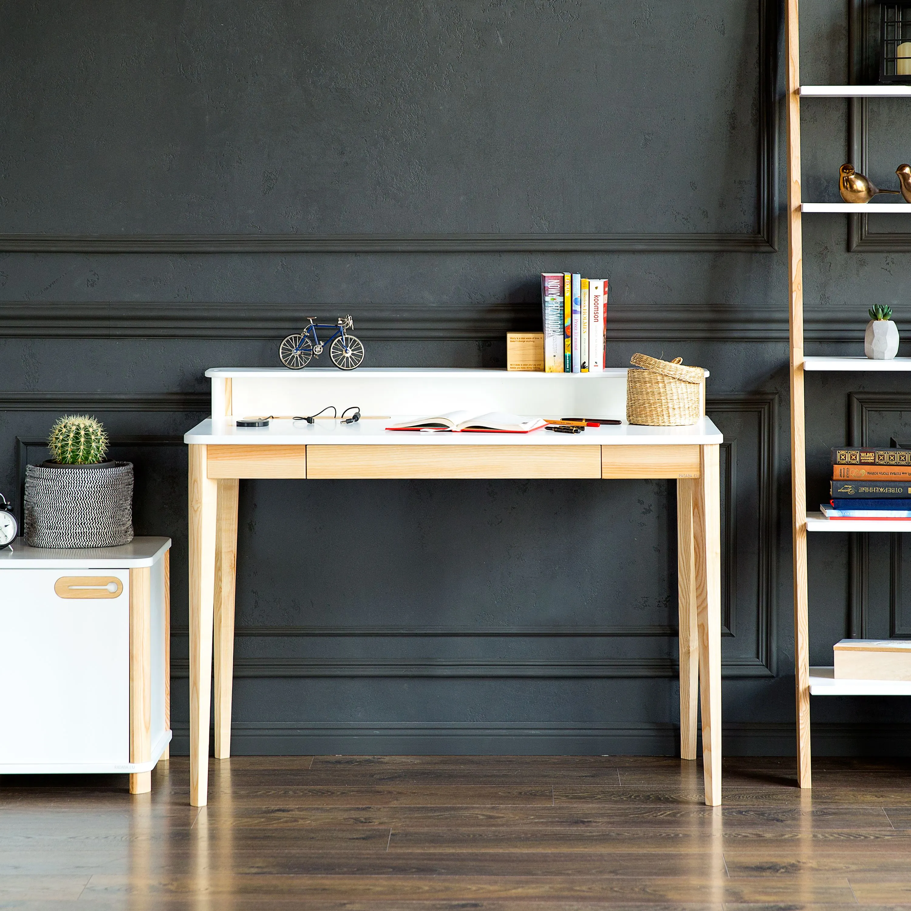 Biurko z nadstawką i szufladą ASHME 110x56 miętowy blat/jesionowe nogi - NRAGABAWDA11