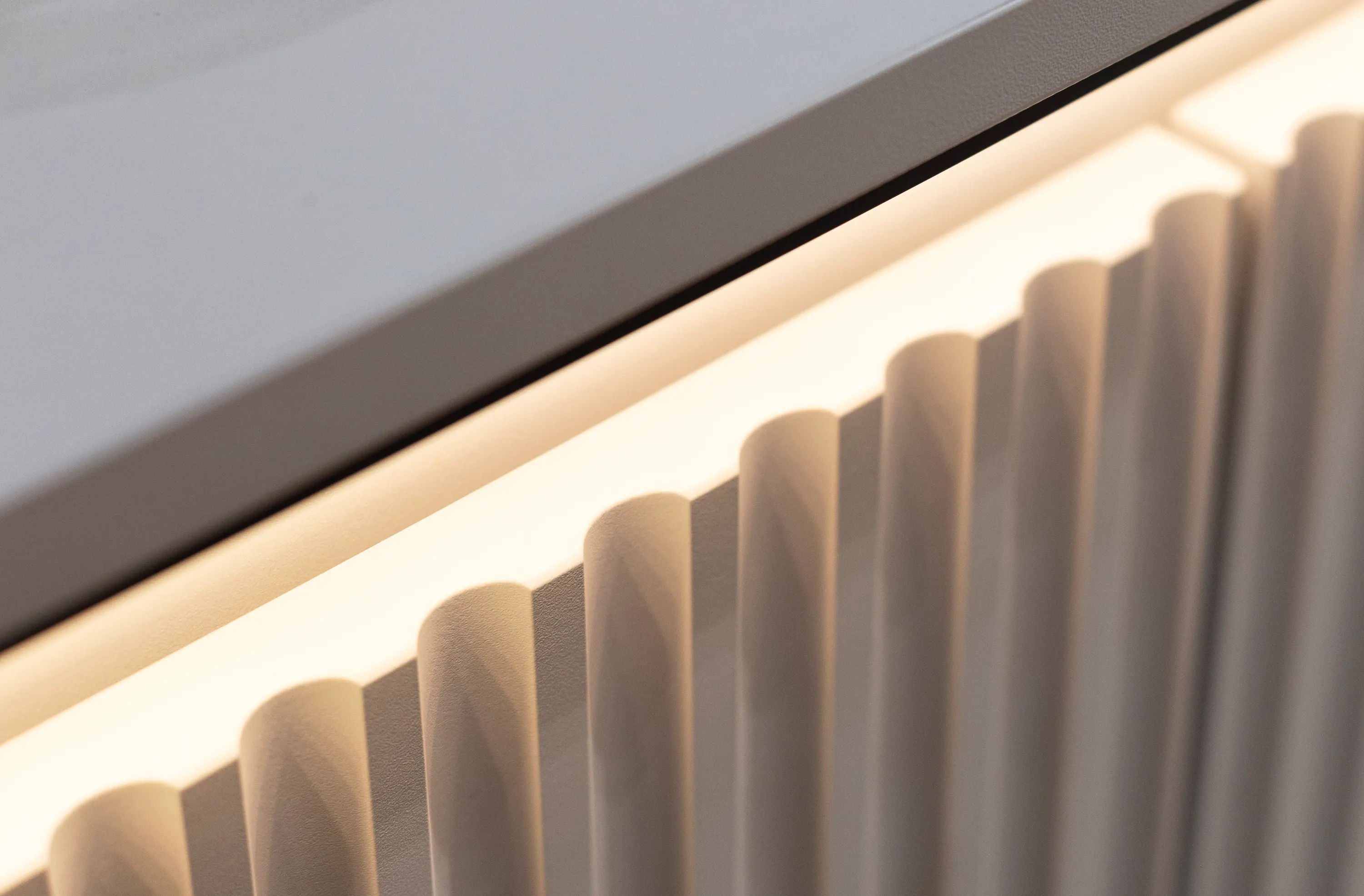 Szafka RTV z oświetleniem TREND TR-06 4D 192cm biały/czarny - TR6BIC-V2