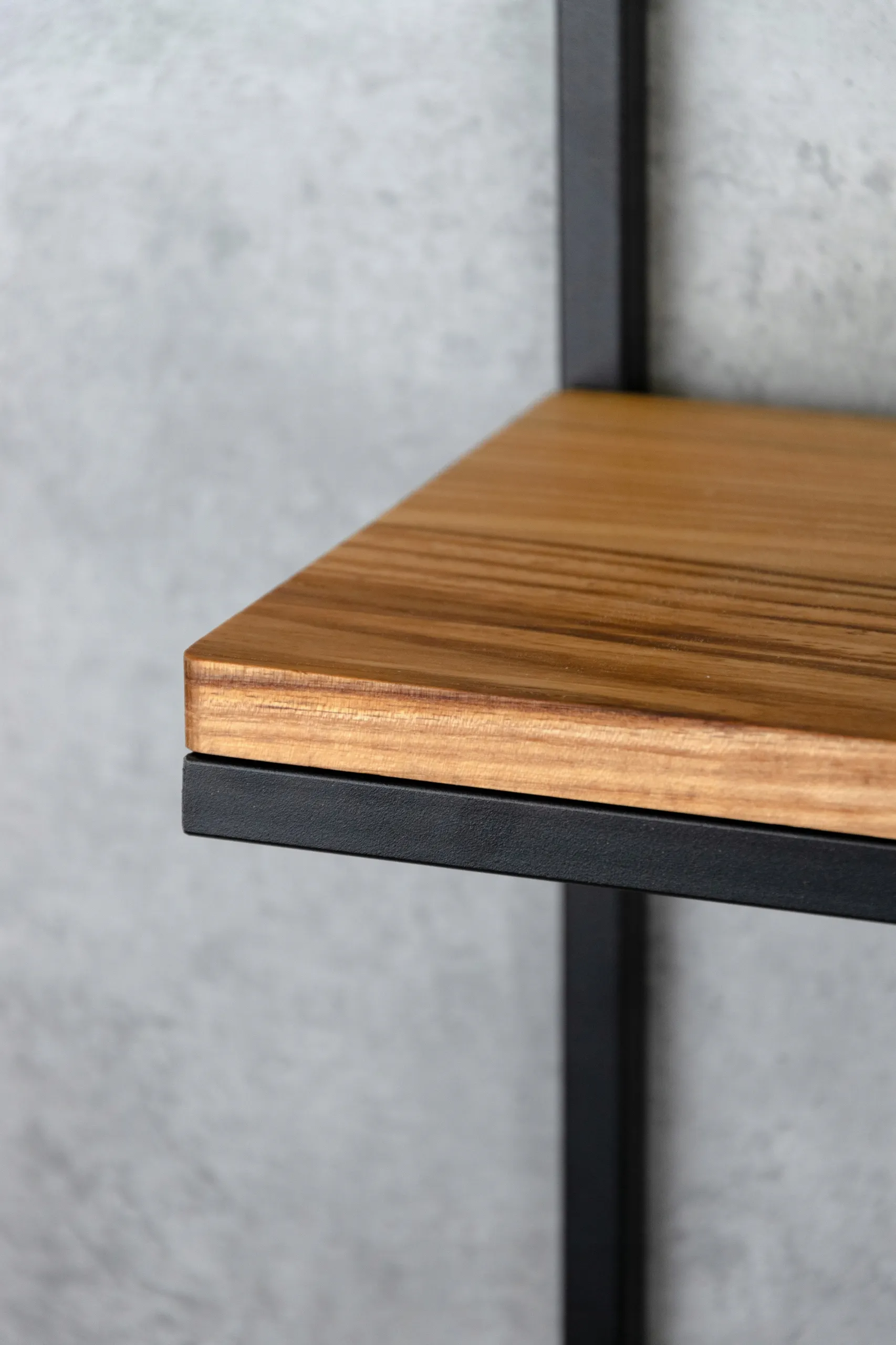 Kwietnik wiszący LENS L metal drewno czarny naturalny - LD_TZ000086