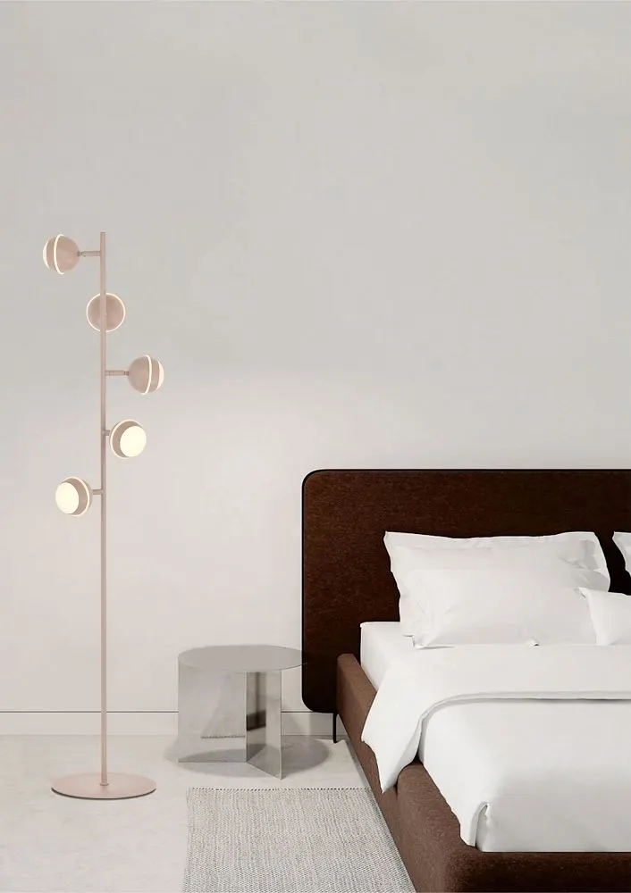 image lampa stojąca, oświetlenie domowe, lampa podłogowa, kolor różowy, sypialnia