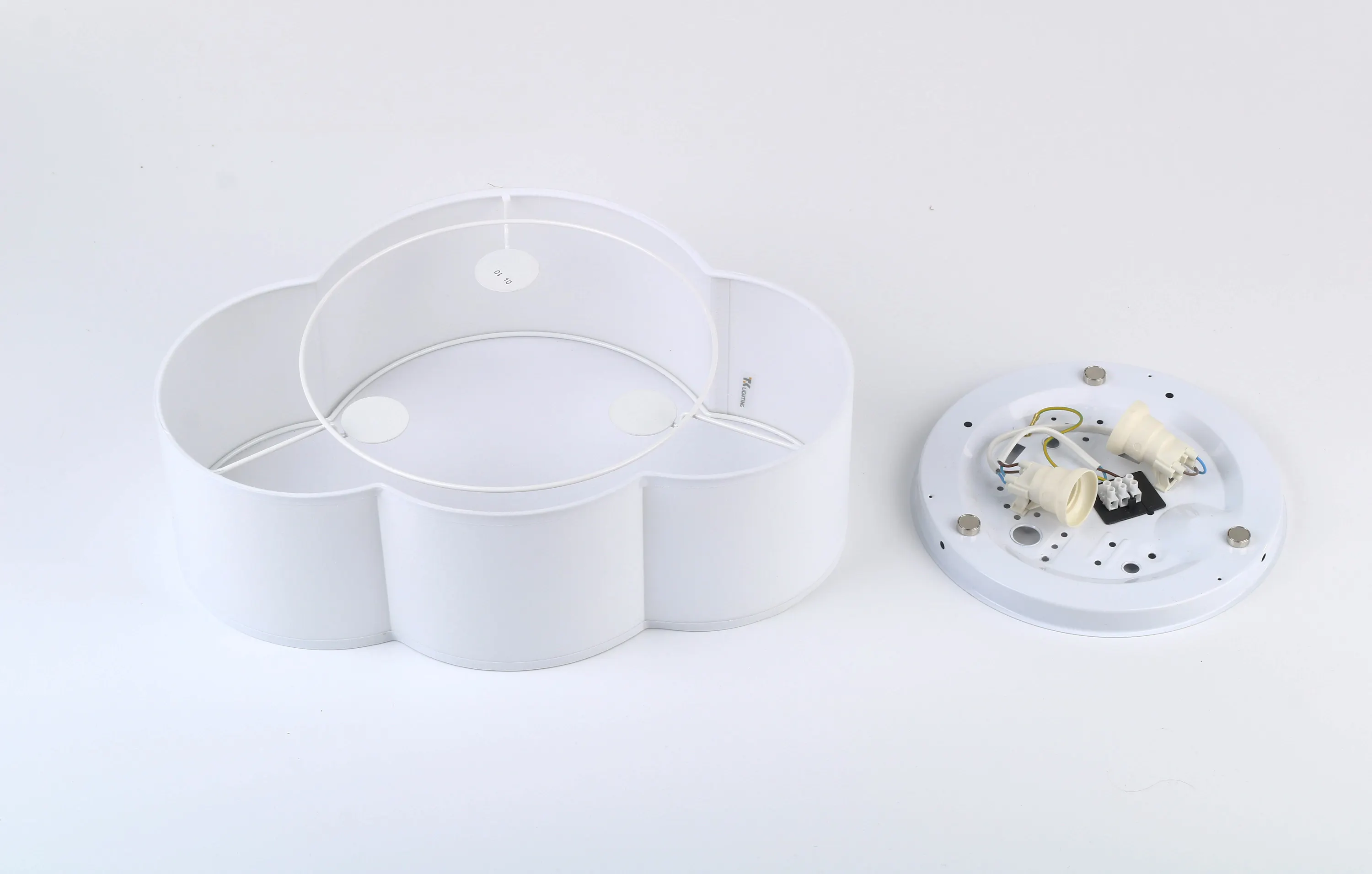 Lampa sufitowa KANTOOR czarna z białym kloszem 78x17cm - TK_4227