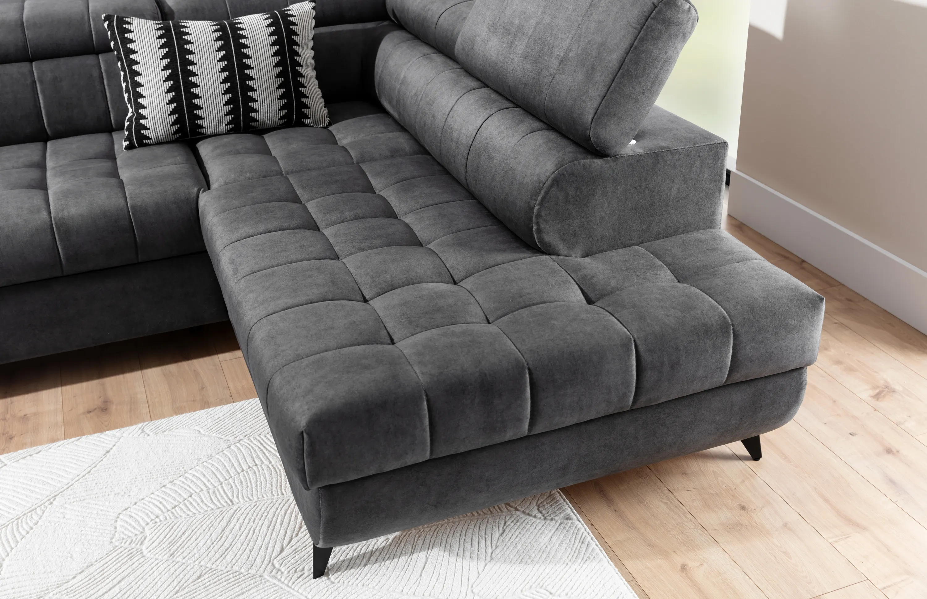 Narożnik prawostronny VALORIS MAXI regulowane zagłówki i podłokietniki tkanina Zetta 305 grafitowy - B_168597