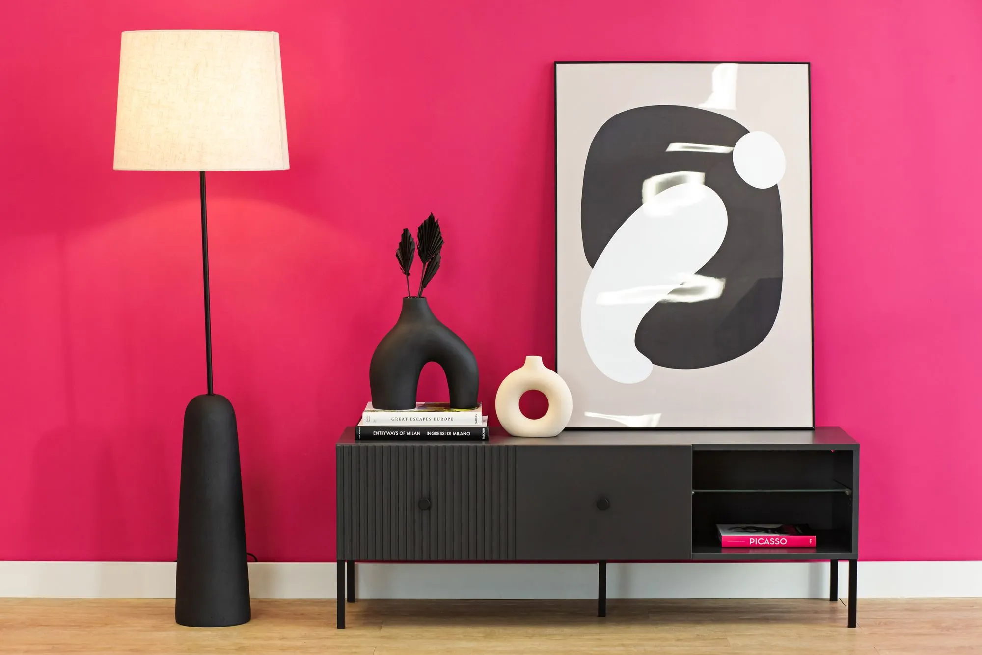 Szafka RTV 1-drzwiowa ze szklaną półka VIENA ryflowany front antracyt - INT_5003207