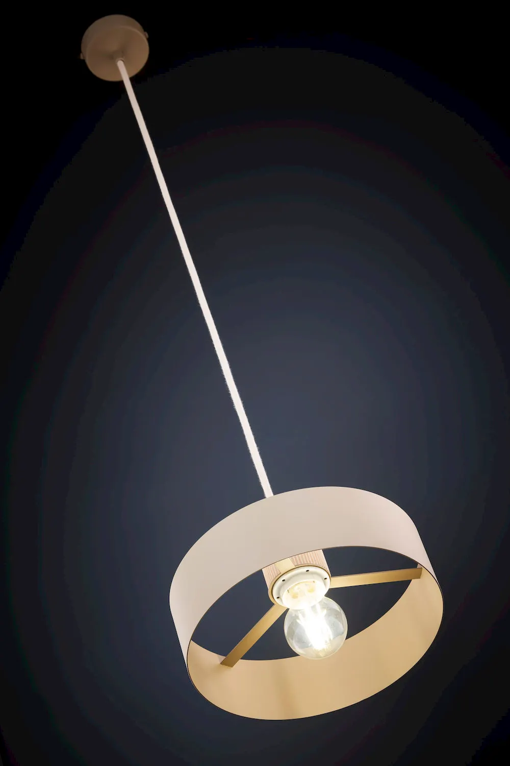 lampa wisząca, korpus okrągły, żarówka LED, metalowy, złoty, mini dizajn