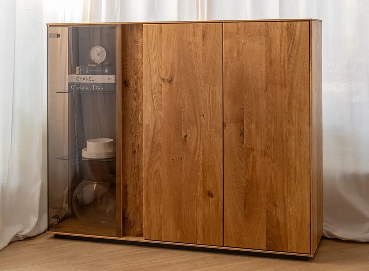 Witryna niska COLLODI dębowa 3-drzwiowa z oświetleniem - dąb olejowany - ZICOL11