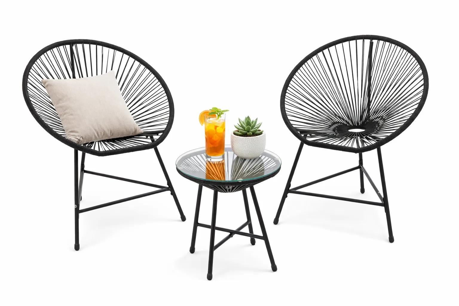 krzeslo ogrodowe, rattanowy design, czarne krzesła, stolik z plecionym blatem, roślina doniczka