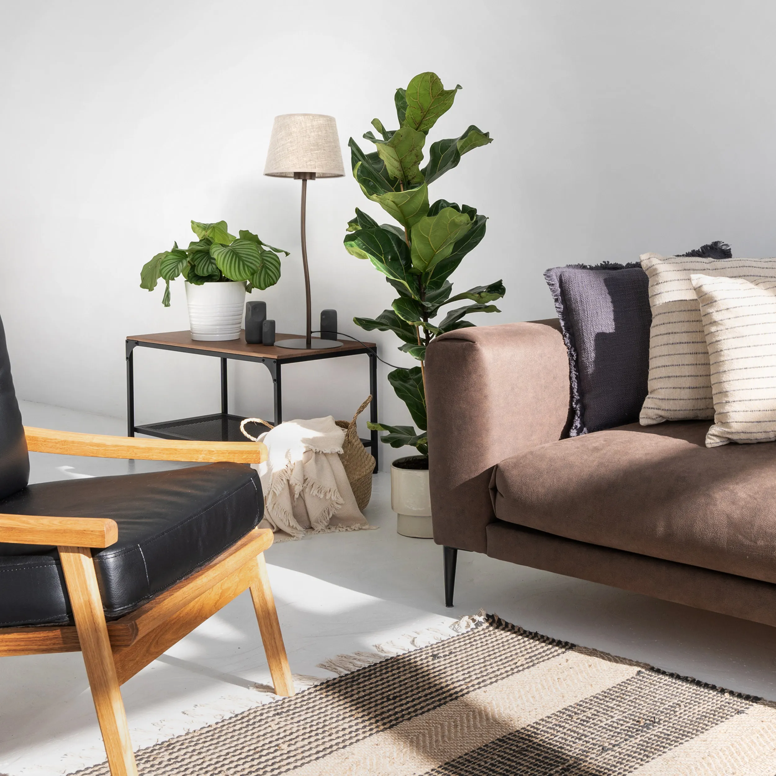 Lampa nocna NICOLA czarna z brązowym abażurem z tkaniny 37x20cm - TK_16027