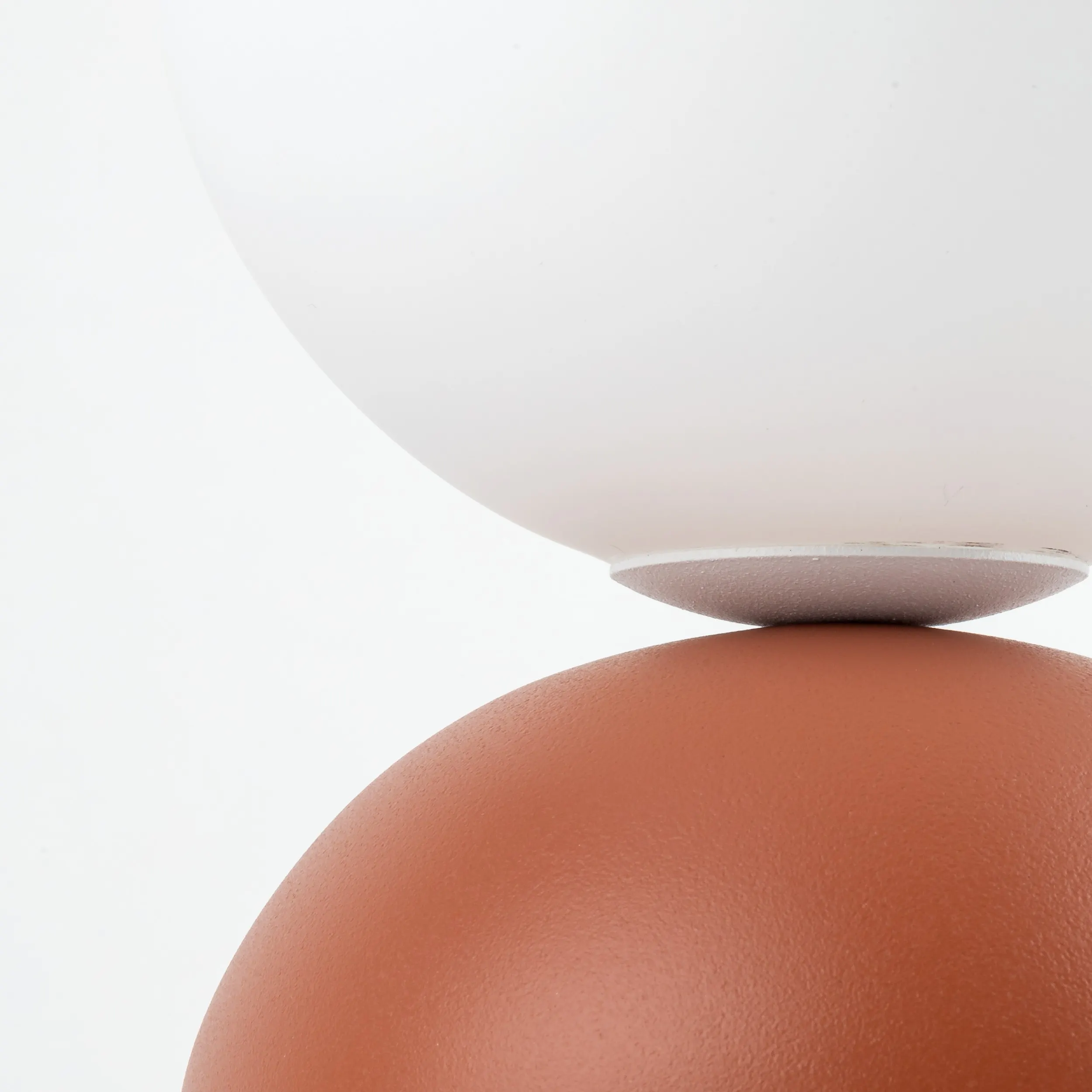 Lampka nocna MIKI ceglana z białym okrągłym szklanym kloszem 21x12cm - TK_16042