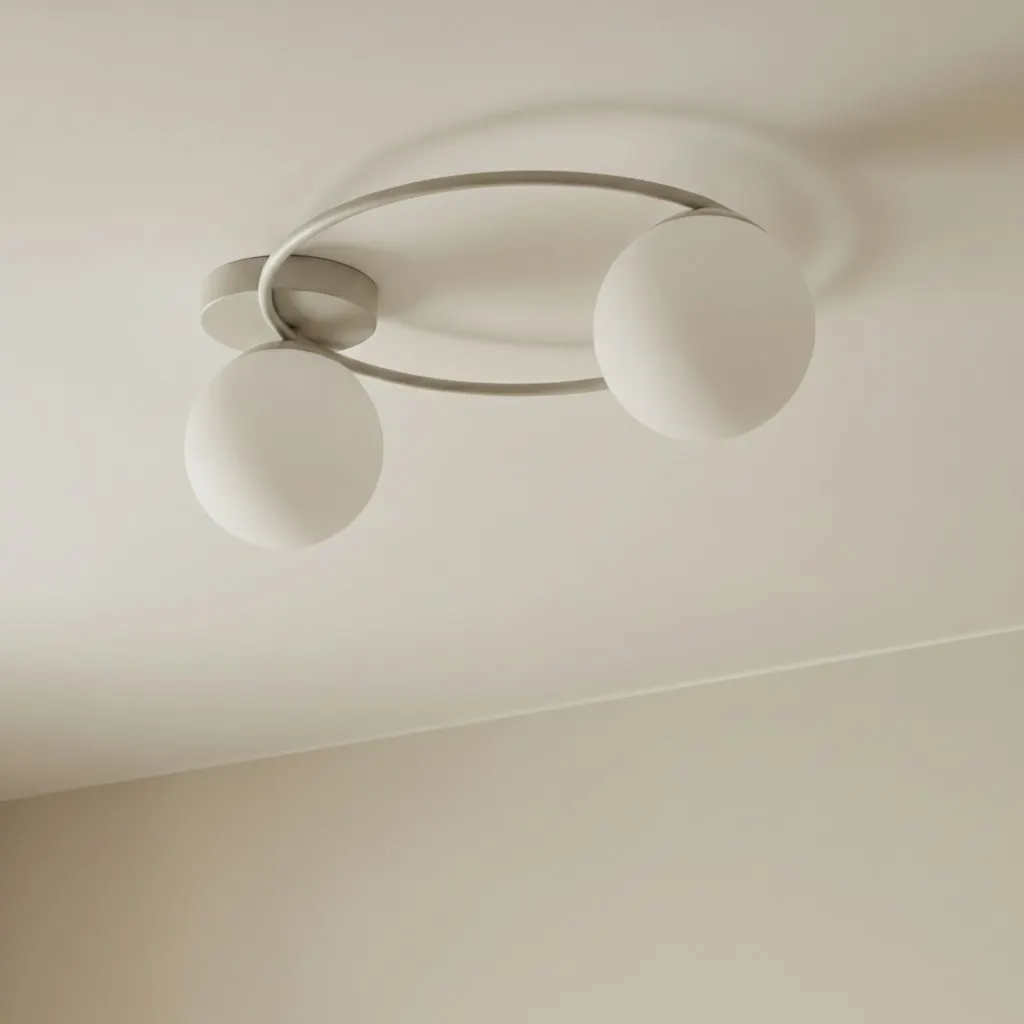 lampa sufitowa, kinkiet?, białe kulki, oprawa sufitowa, duża kula