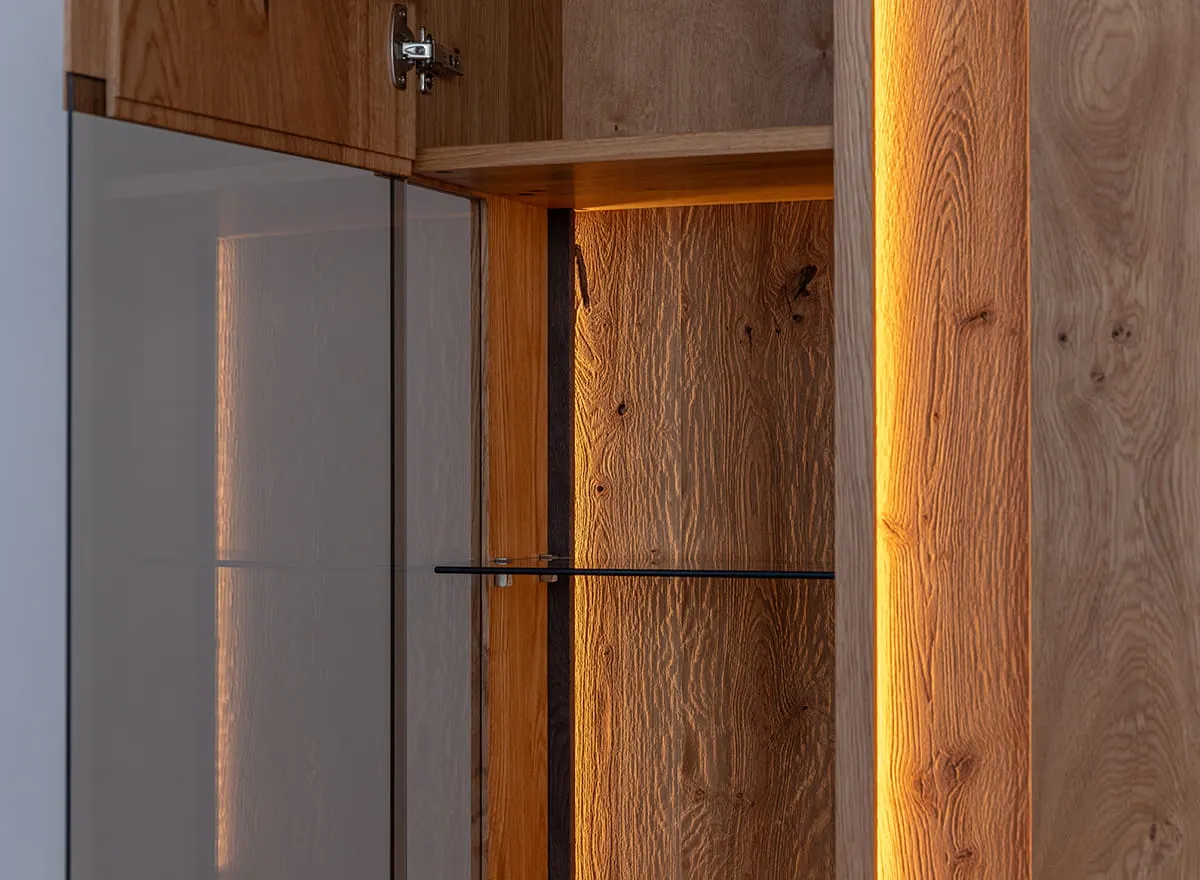 Witryna dębowa COLLODI oświetleniem - dąb olejowany - ZICOL02