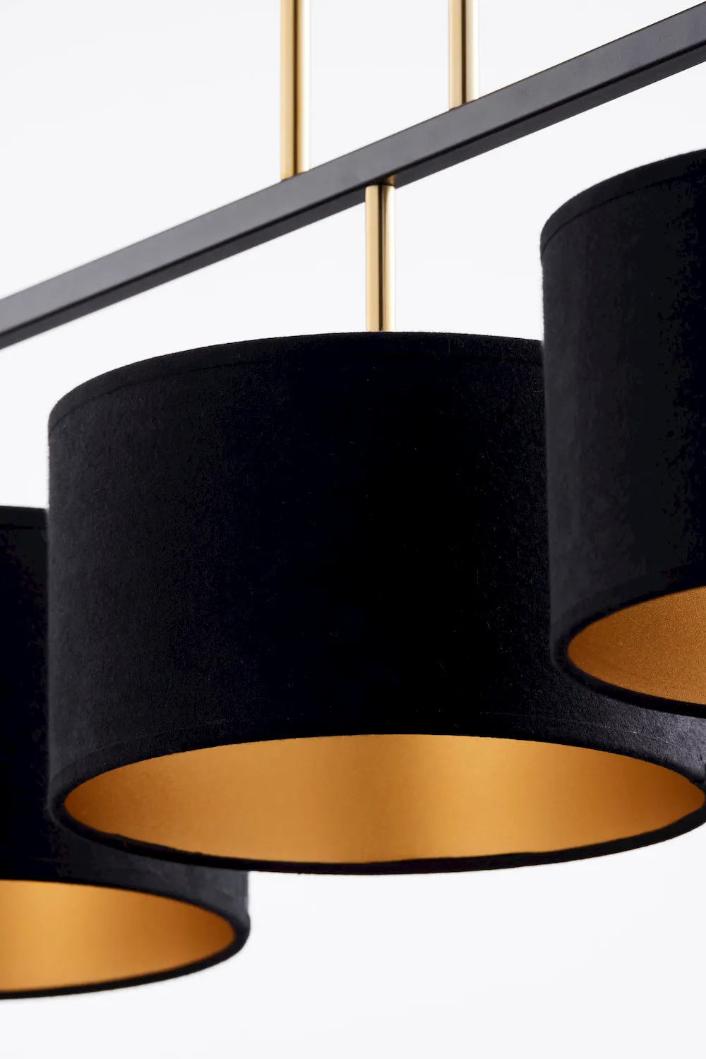 image lampa wisząca, lampy sufitowe, czarna abażur, złote wykończenie, kolor czarny