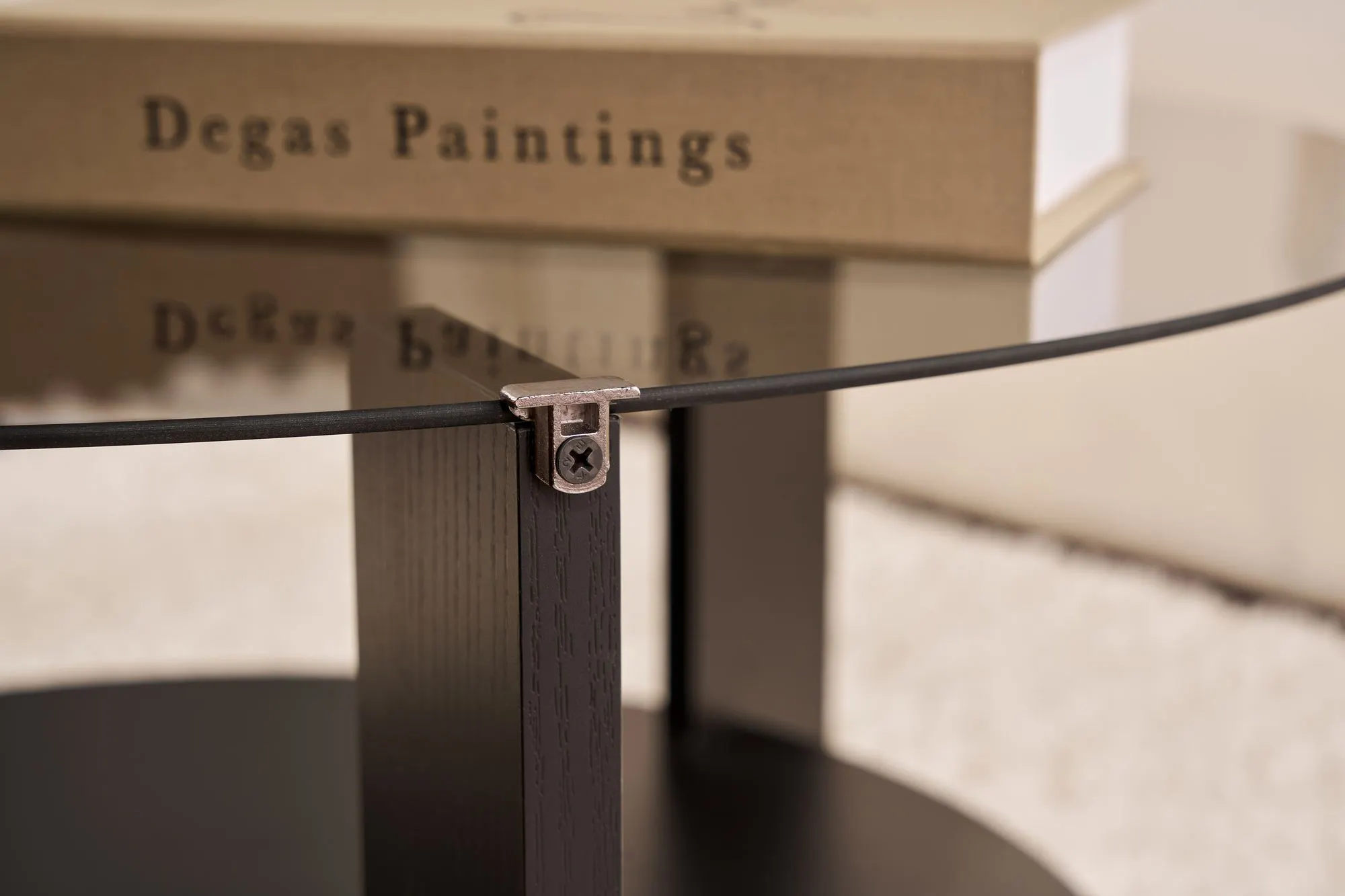 Stolik kawowy okrągły z półką CLARA 75 cm czarny efekt drewna blat szkło dymione - ASI_668NRD1110