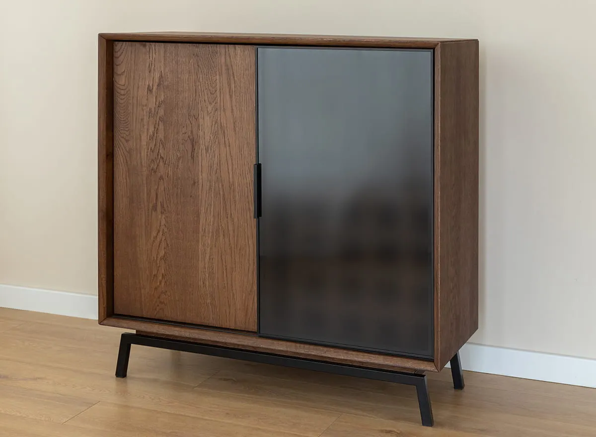 Komoda dębowa MODERN LOFT z przeszklonym barkiem - tabacco - PLMOL01ST