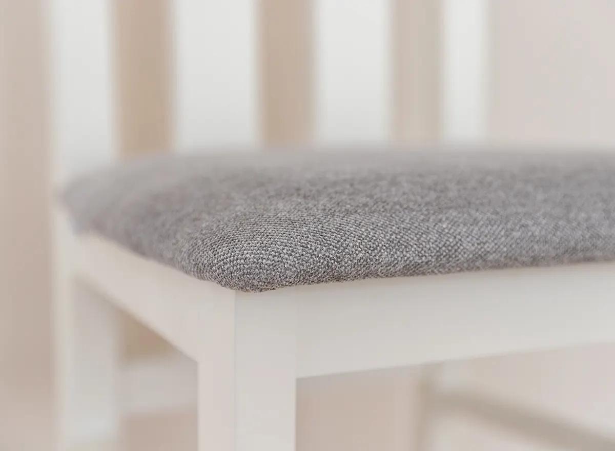 Krzesło BELLUNO ELEGANTE 10 z jasnoszarym siedziskiem materiałowym - białe (STORM 85) - DRMKT10/S85